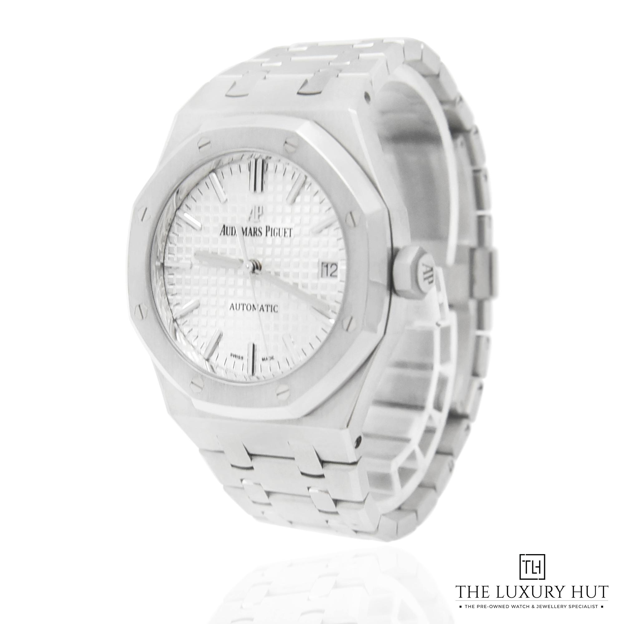 2024/01/AP_Royal_Oak_Steel_37mm_White_50561-b.jpg