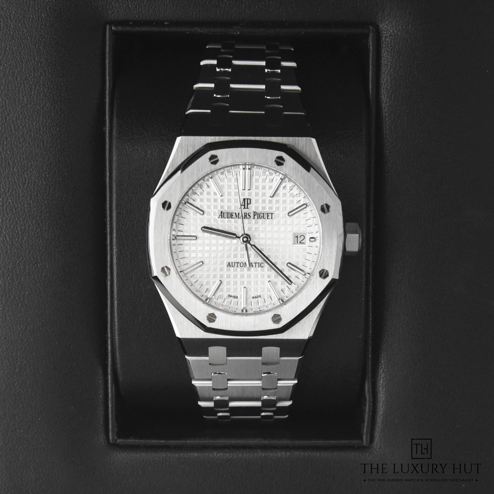 2024/01/AP_Royal_Oak_Steel_37mm_White_50561-e.jpg