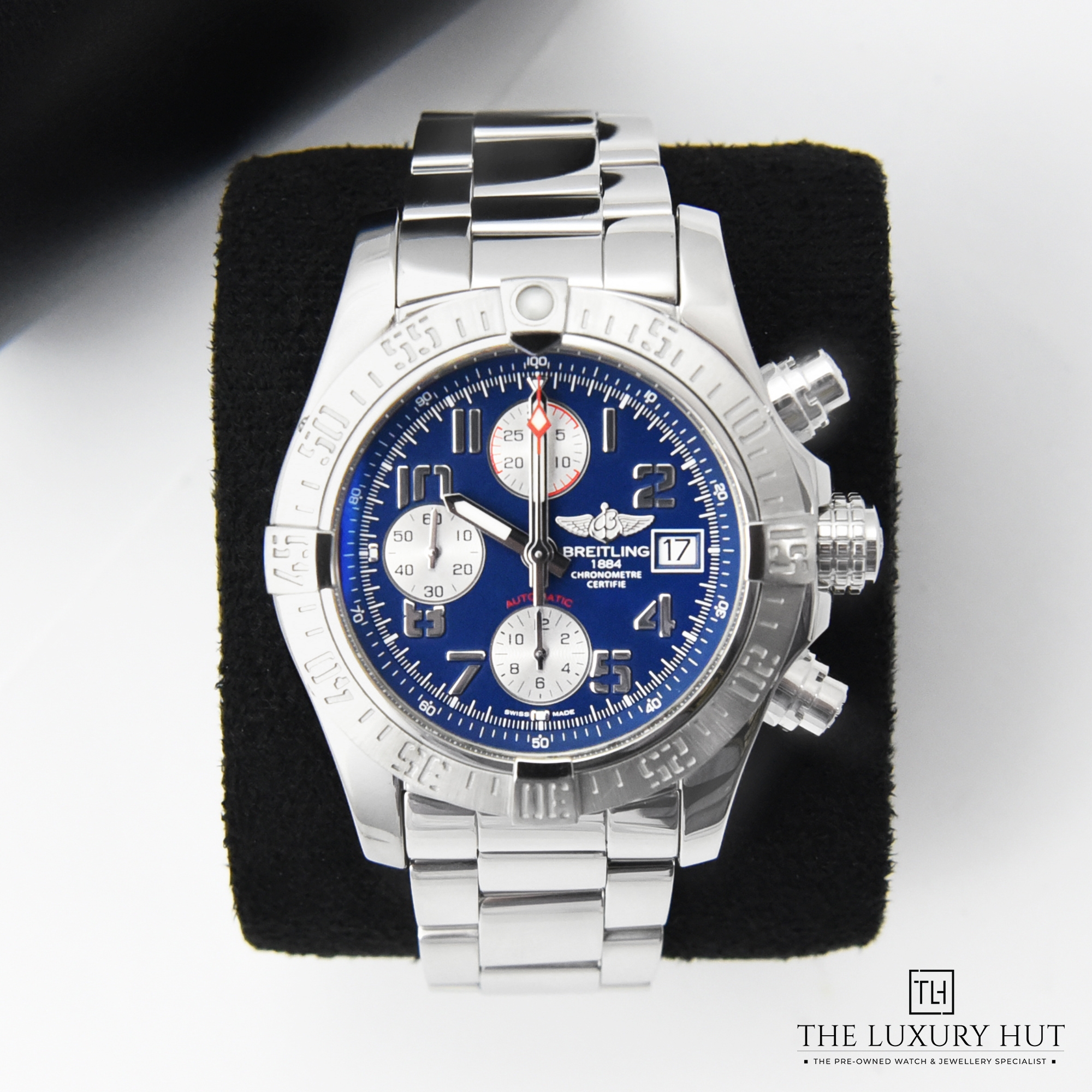 2024/01/Breitling_Avenger-II_Steel_Blue_50555-e.jpg