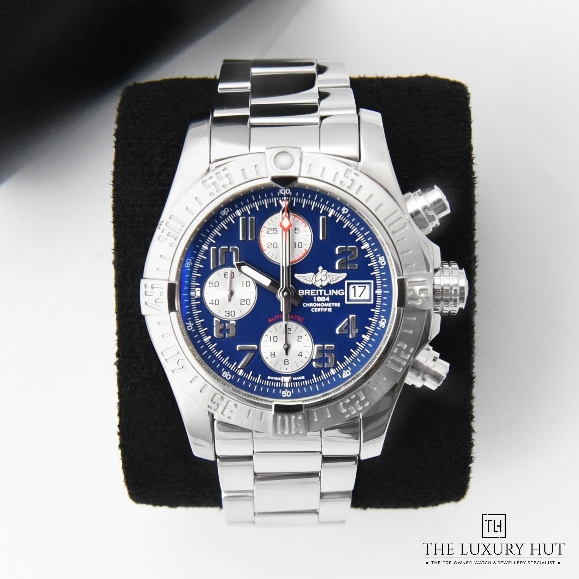 2024/01/Breitling_Avenger-II_Steel_Blue_50555-e.jpg