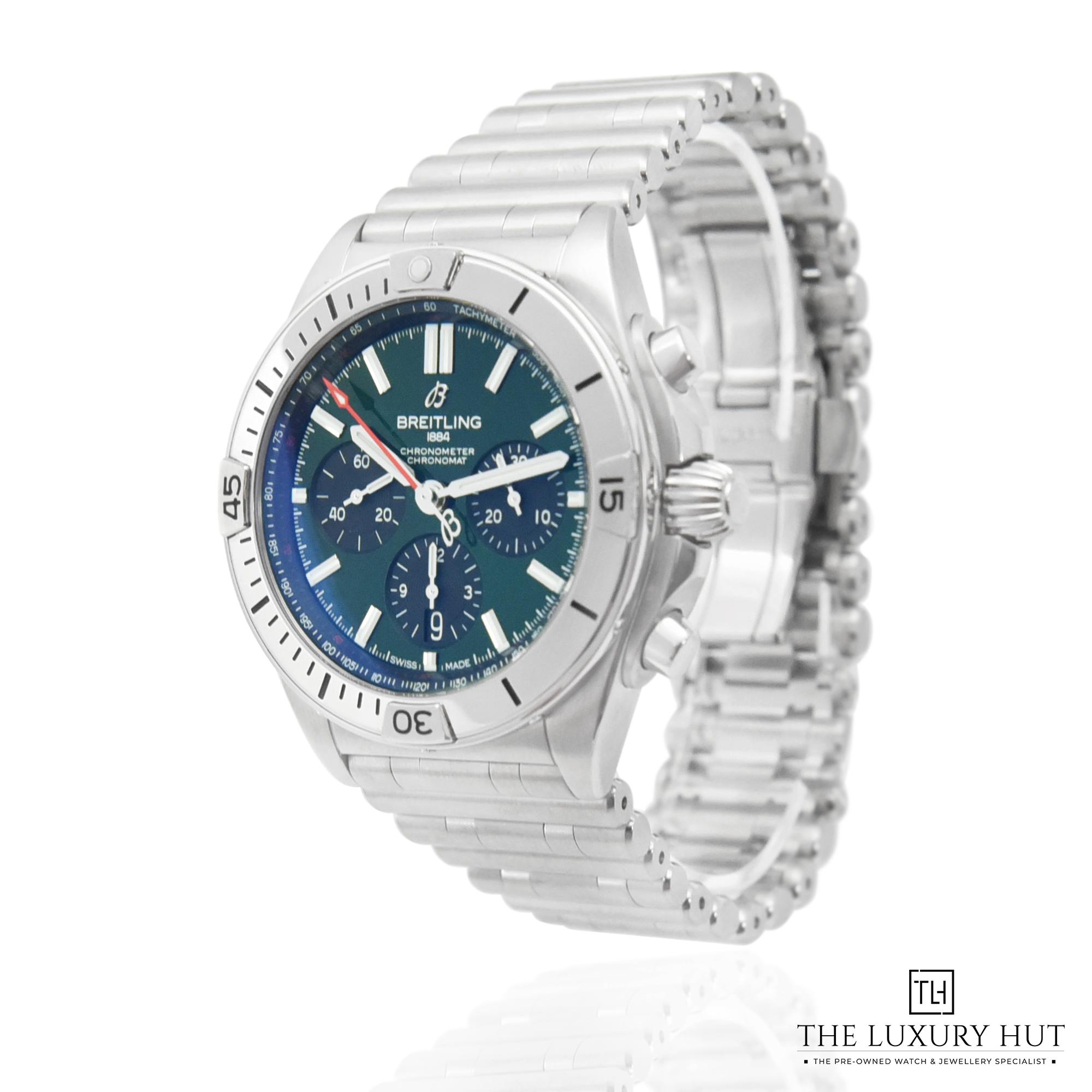 2024/01/Breitling_Chronomat_42mm_Green_50554-b.jpg