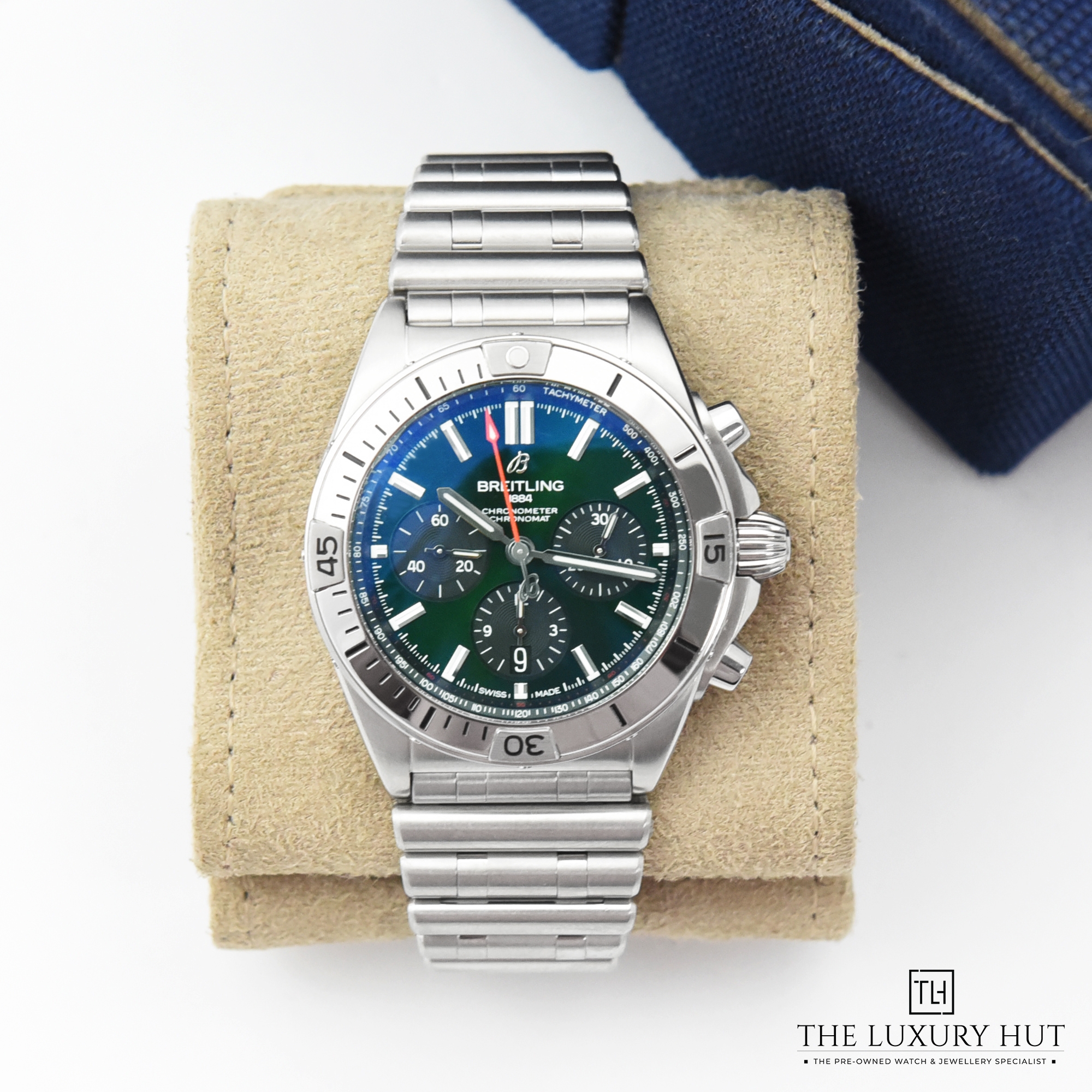 2024/01/Breitling_Chronomat_42mm_Green_50554-e.jpg