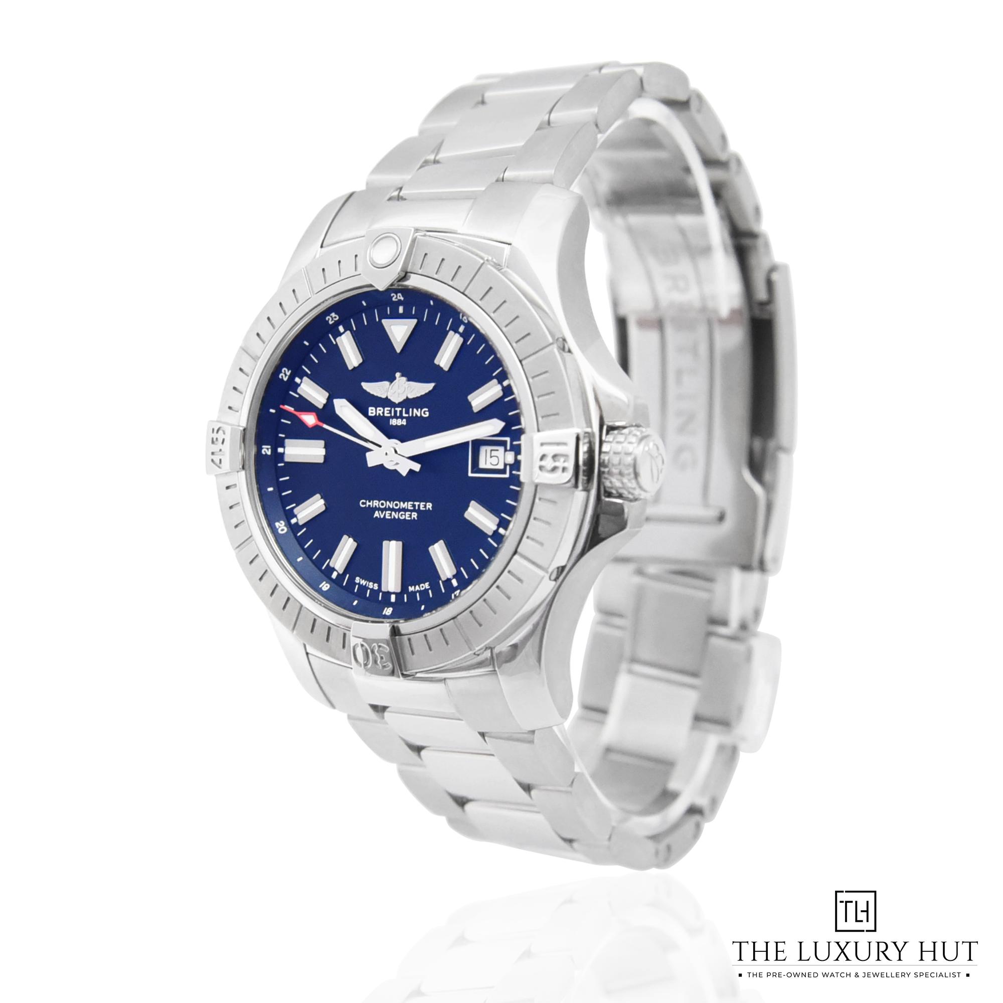2024/02/Breitling_Avenger_43mm_Blue_50573-b.jpg