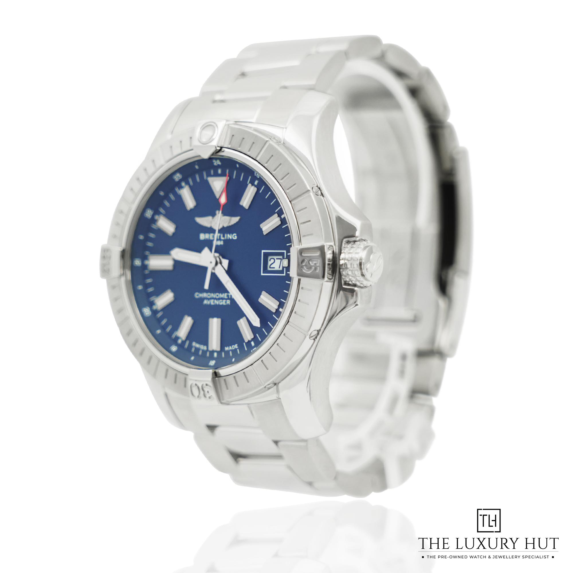 2024/03/Breitling_Avenger_mm-Blue_Dial_50690-b.jpg