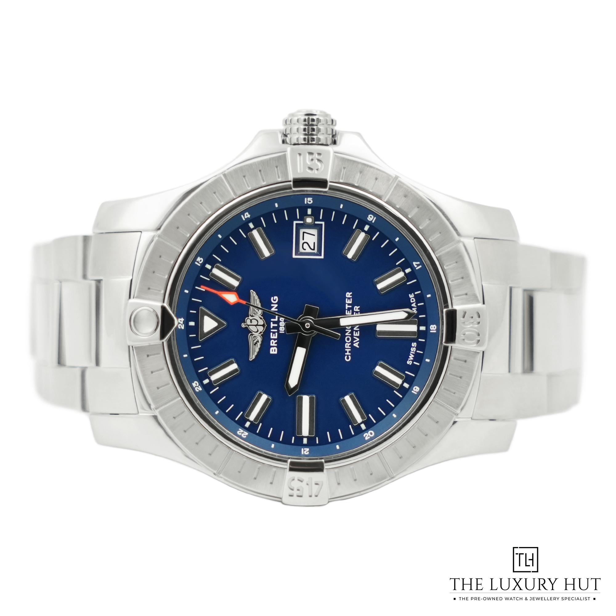 2024/03/Breitling_Avenger_mm-Blue_Dial_50690-c.jpg