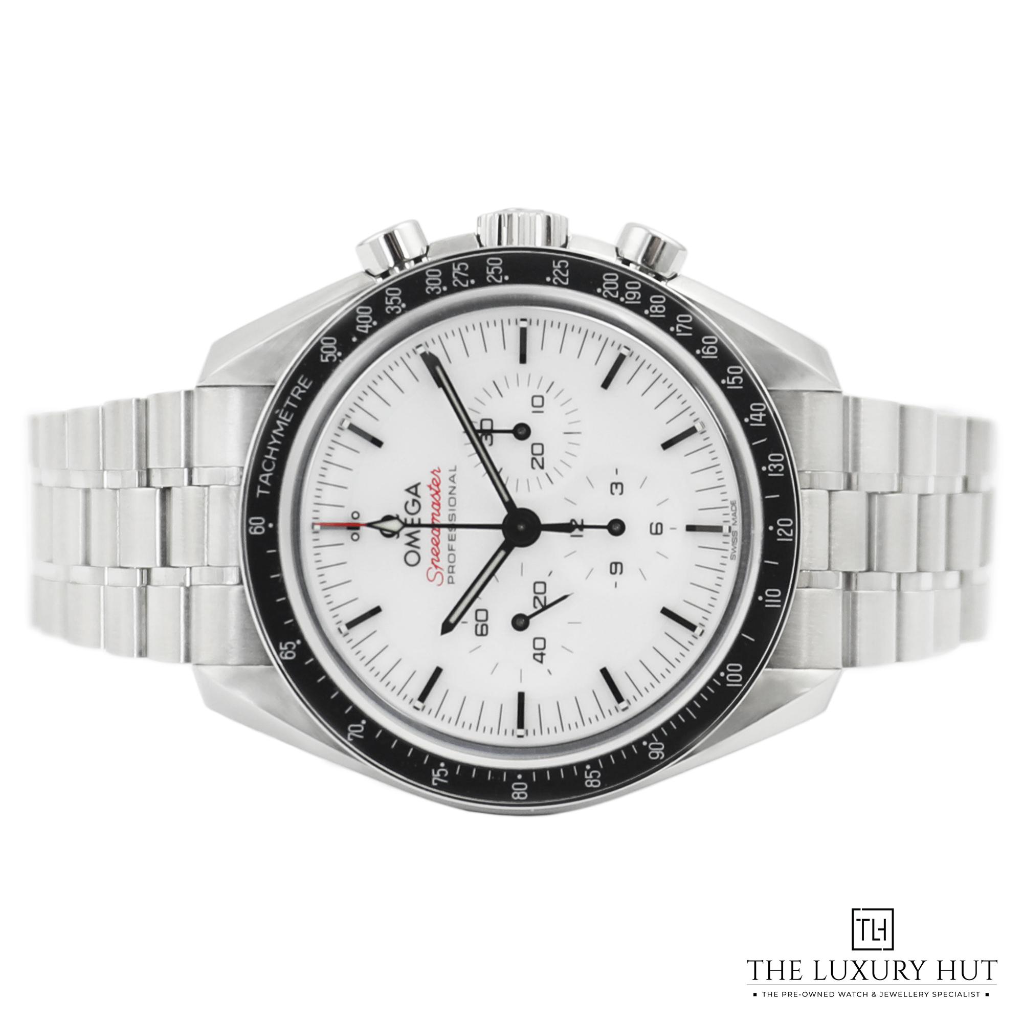 2024/06/Omega_Speedmaster_Moonwatch_White_50806-c.jpg
