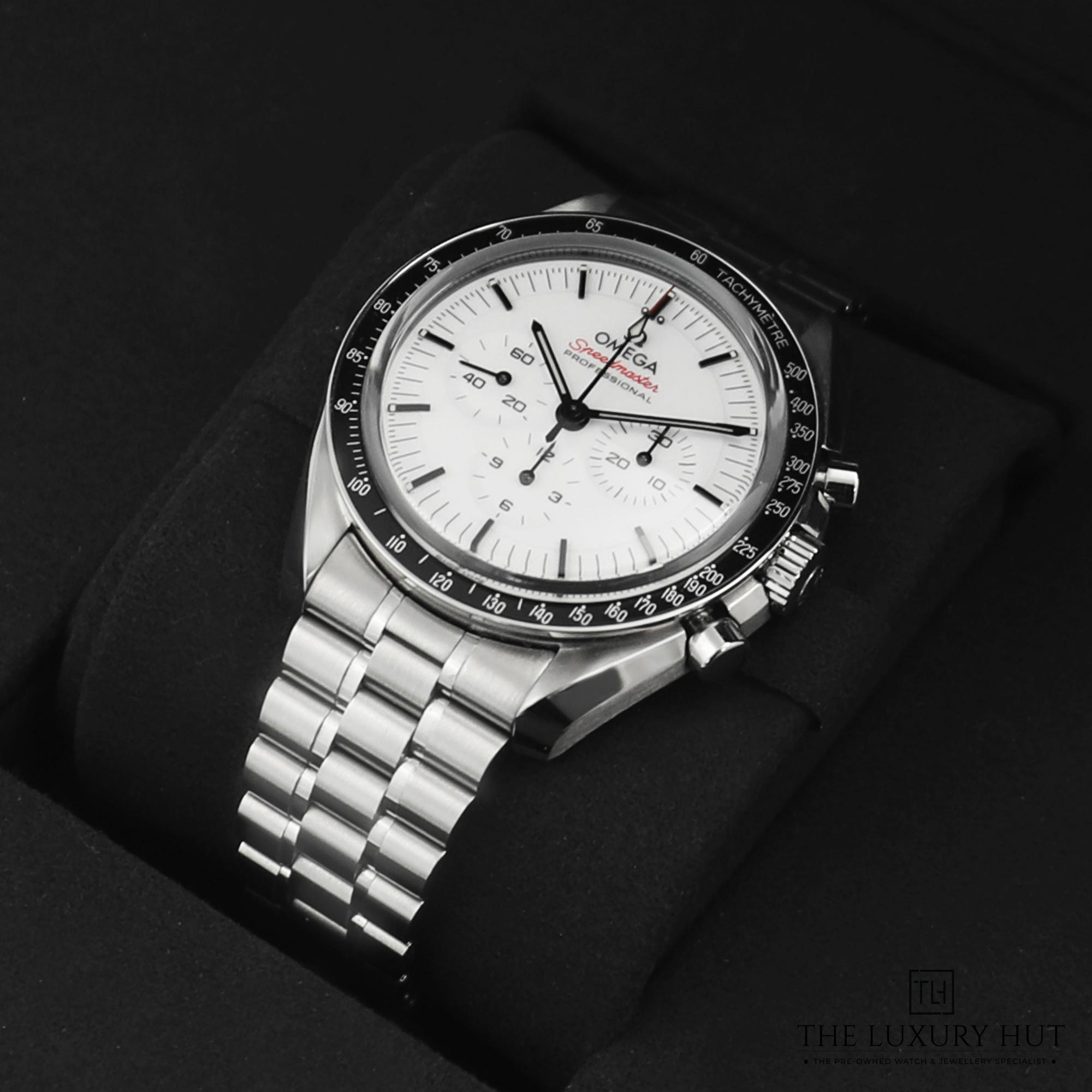 2024/06/Omega_Speedmaster_Moonwatch_White_50806-e.jpg