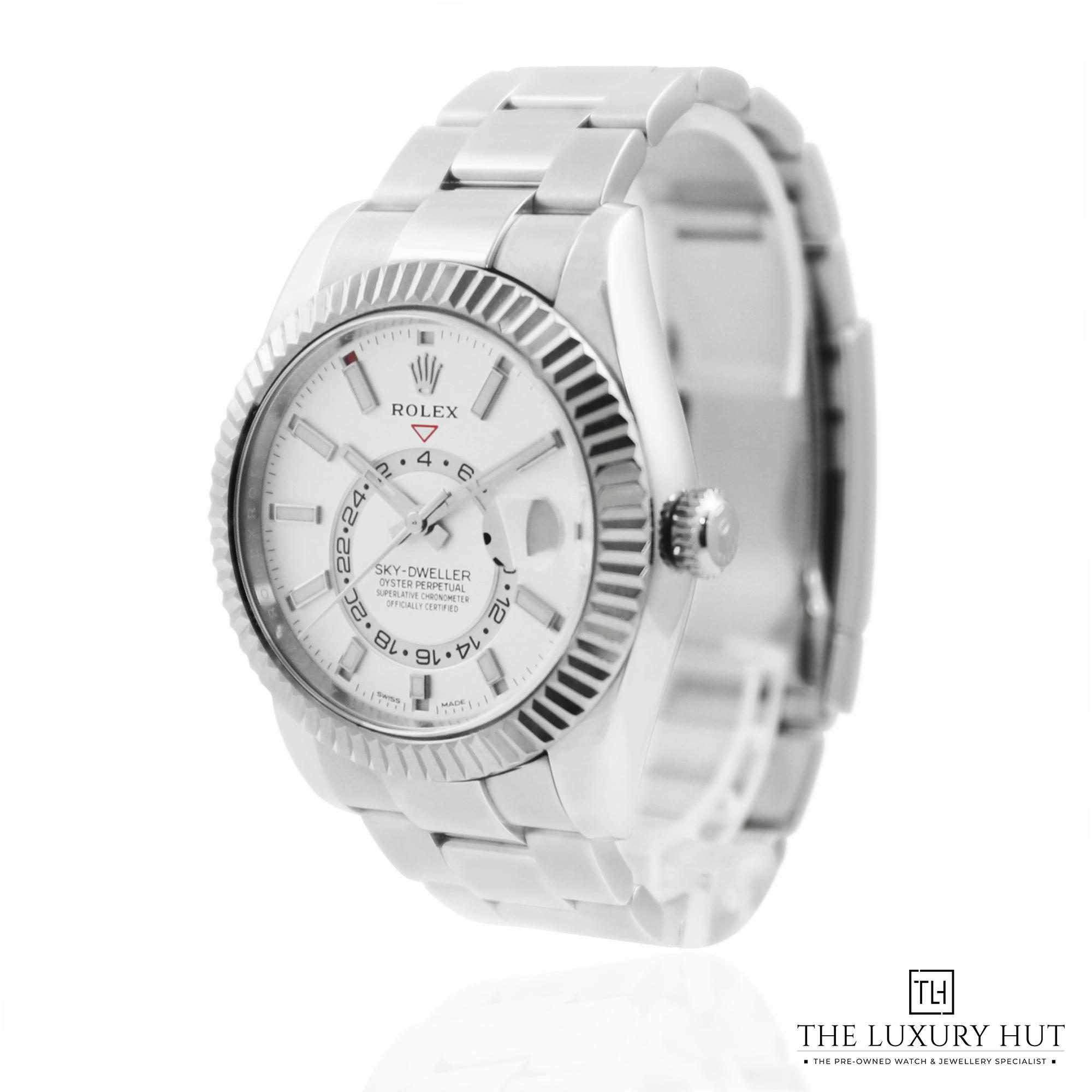 2024/06/Rolex_Sky-Dweller_Steel_White_Dial_50872-b.jpg