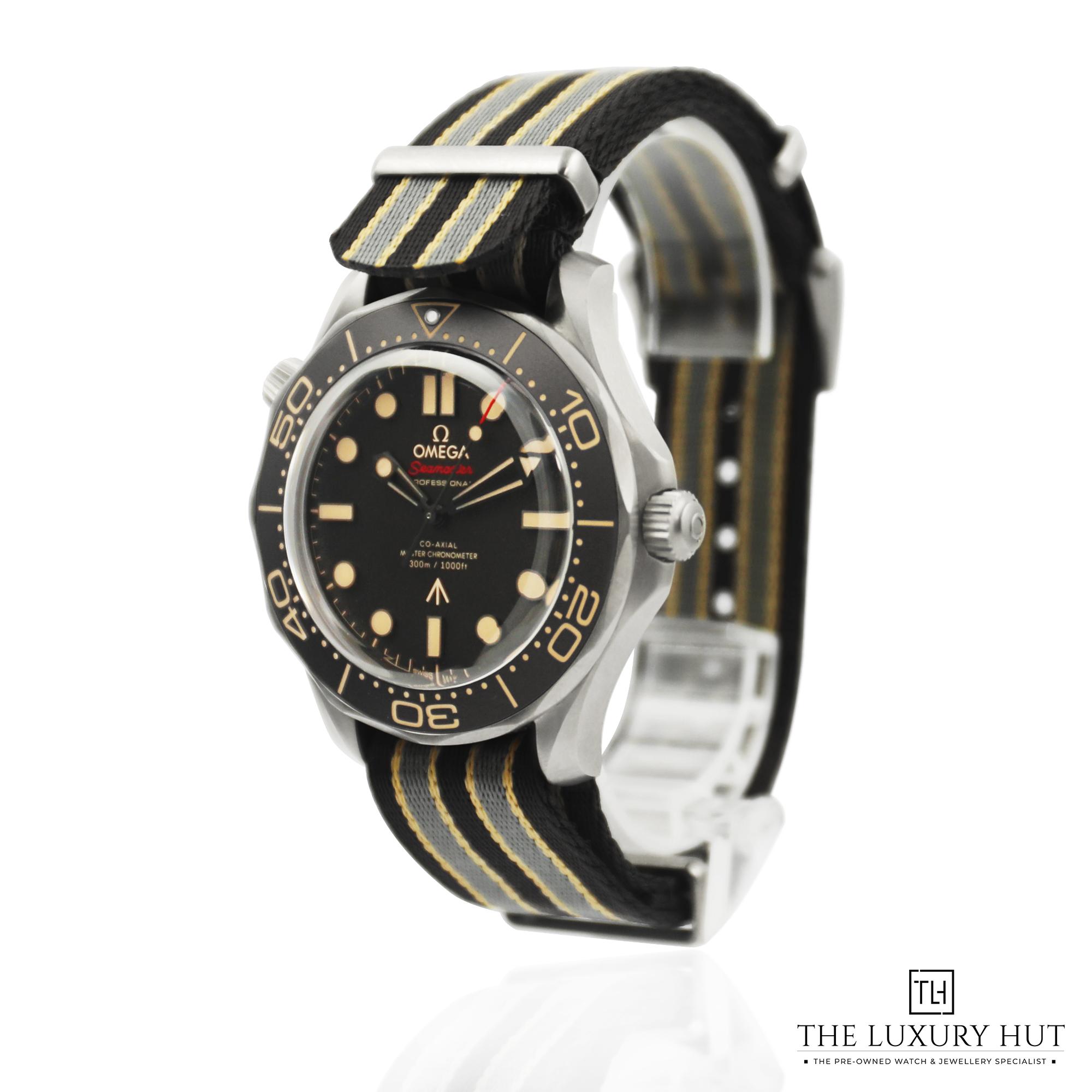 2024/07/Omega_Seamaster_James-Bond_Limited_50936-b.jpg