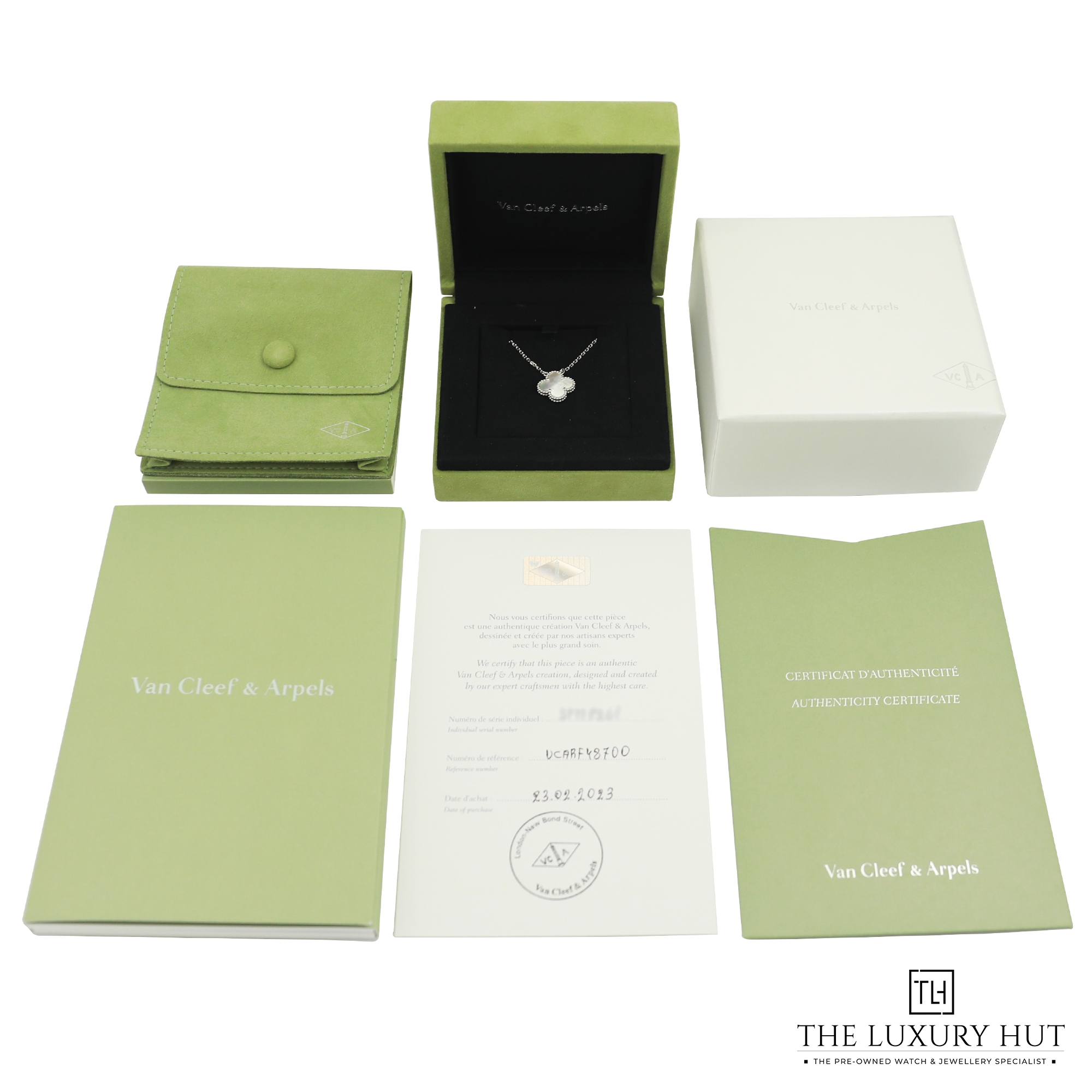2024/07/Van_Cleef-_Alhambra_Pendant_White_MOP_50951-d.jpg