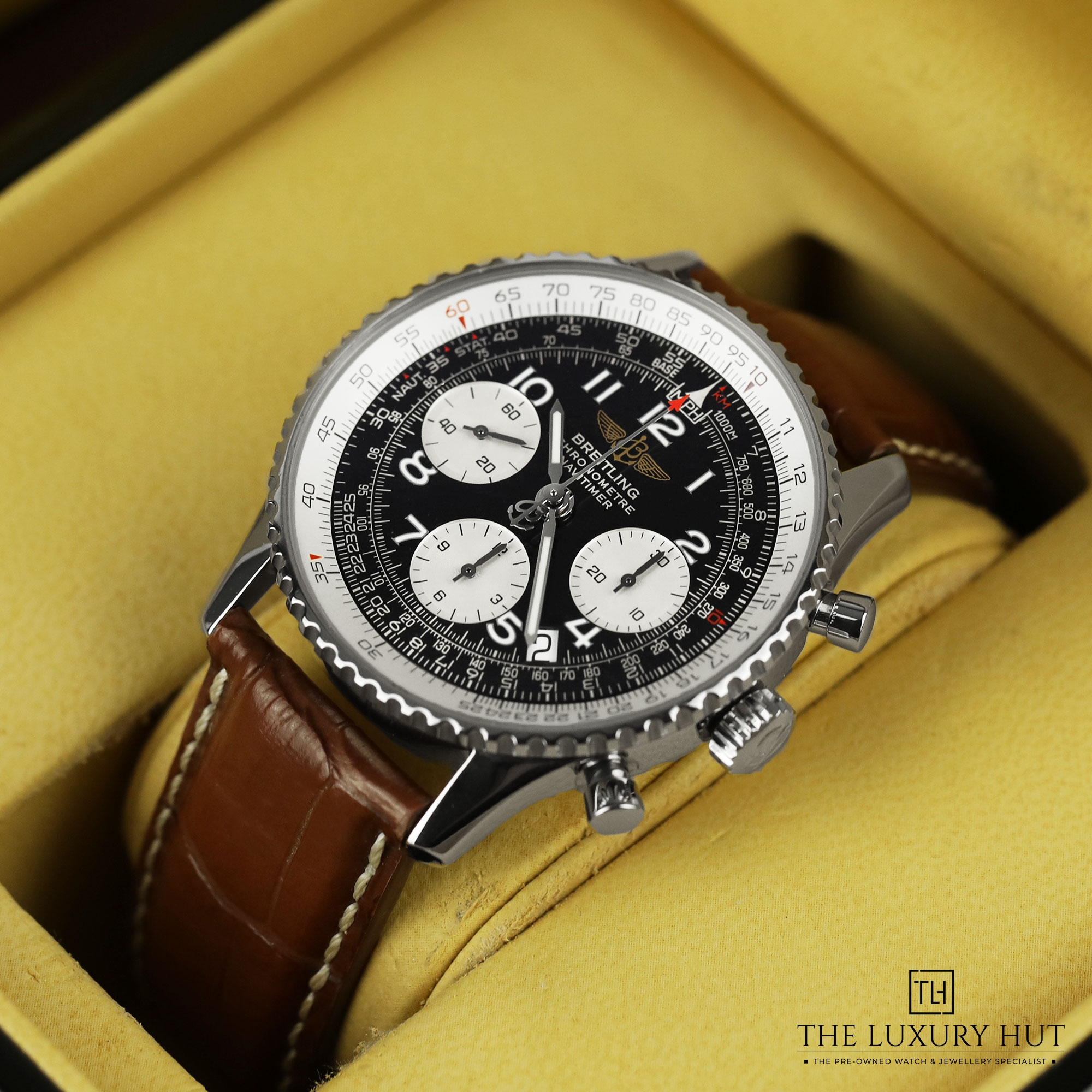 2024/08/Breitling_Navitimer_Chronometre_Black_LB299-f.jpg