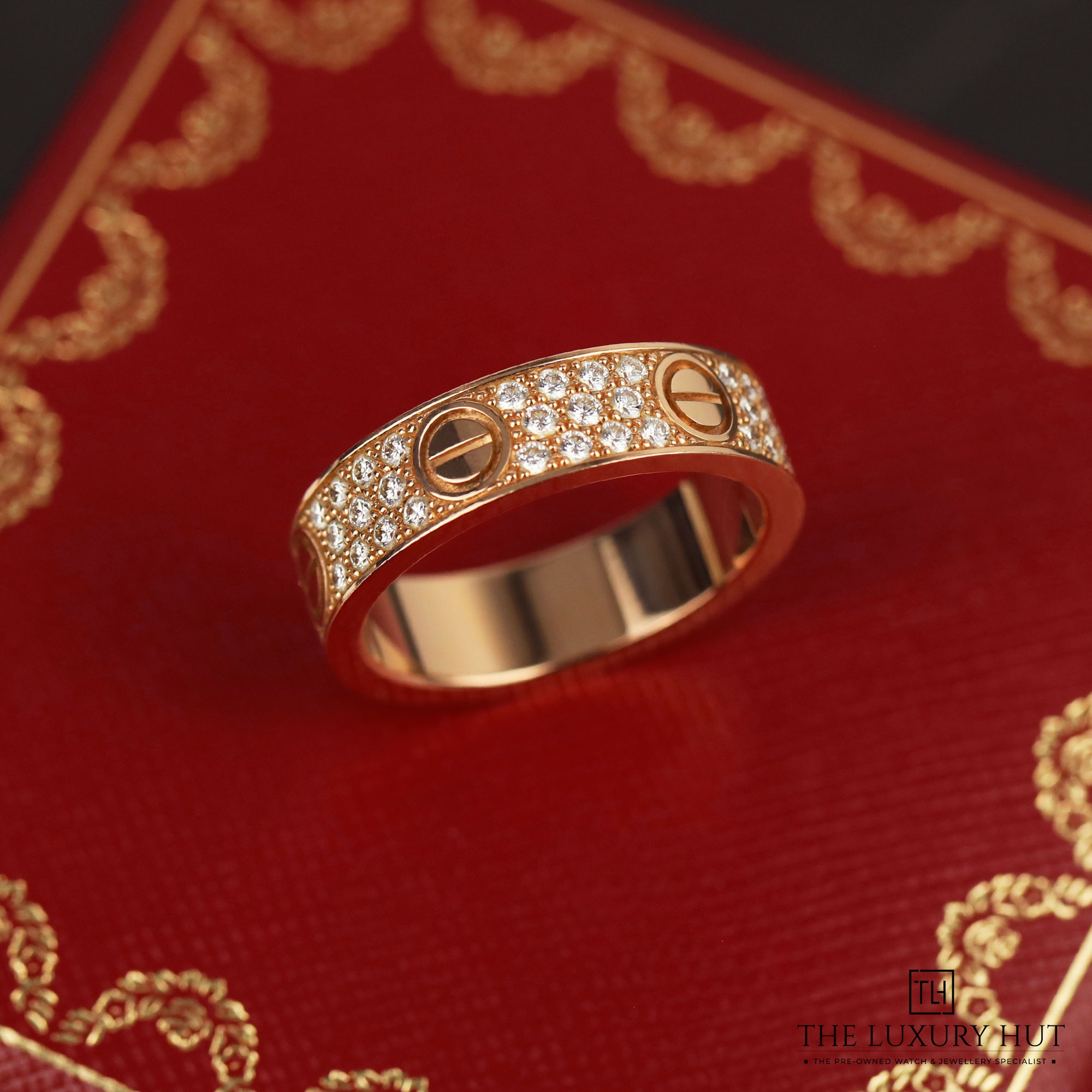 2024/08/Cartier_Diamond-Paved_Love_Ring_Rose_LB339-c.jpg