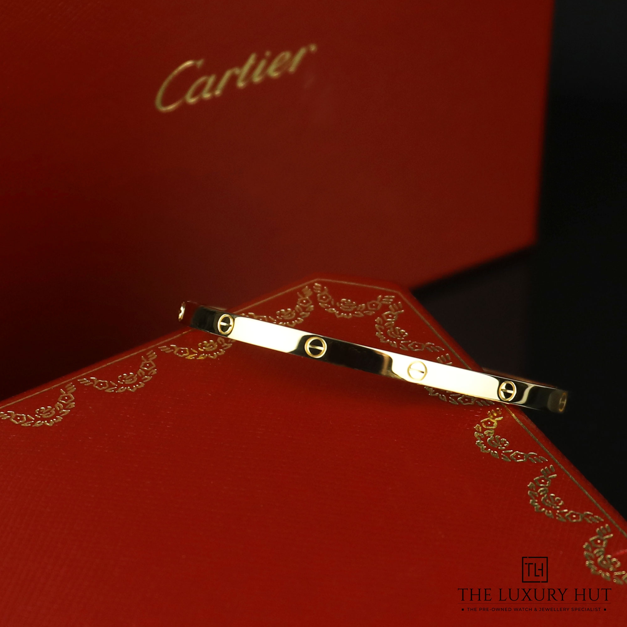 2024/08/Cartier_Yellow_Gold_Love_Bangle_Small_50973-d.jpg