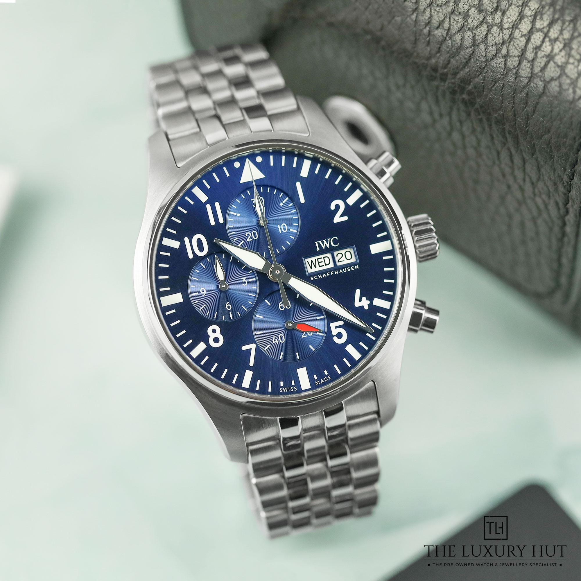 2024/08/IWC_Pilots_Chronograph_Steel_Blue_Dial_51076-b.jpg