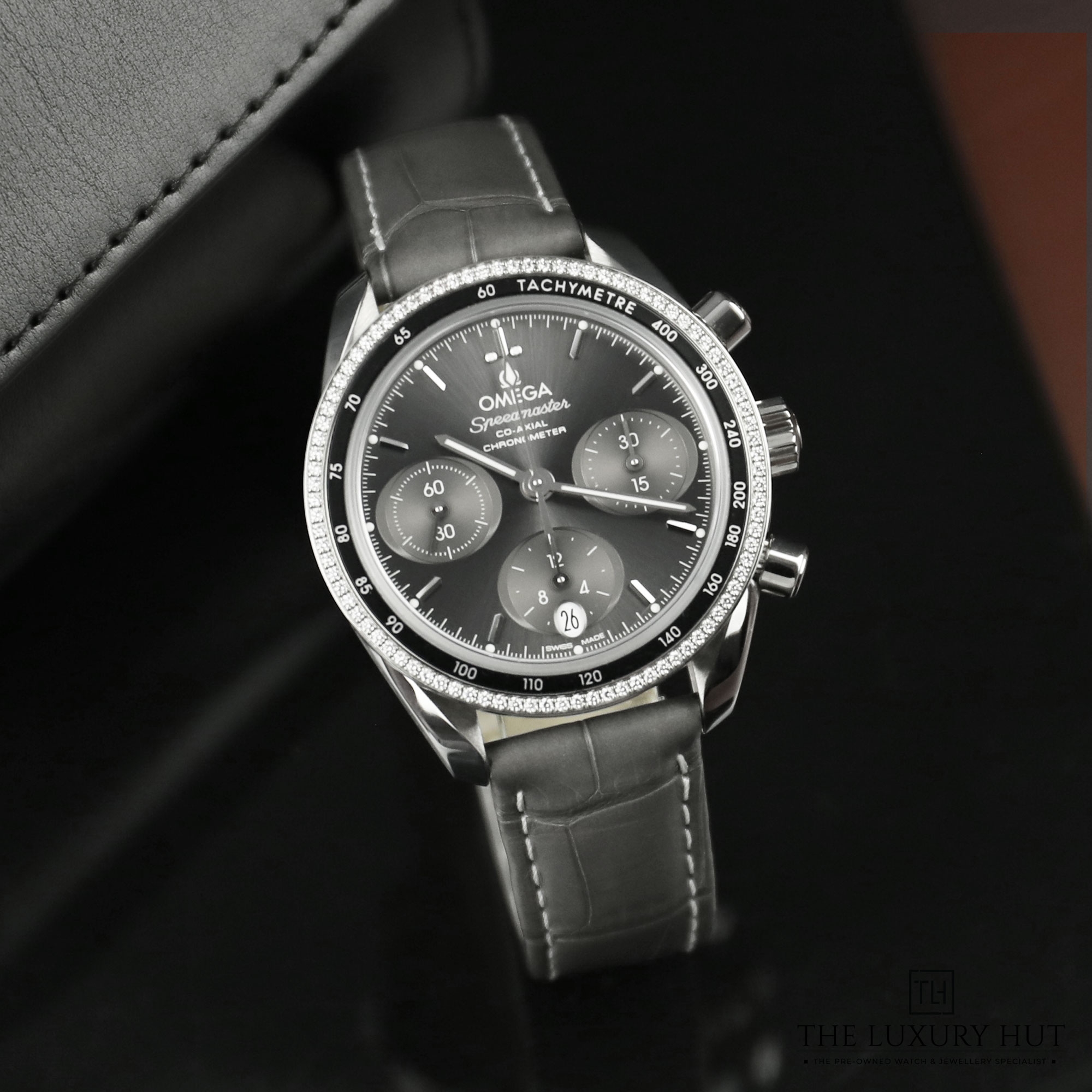 2024/08/Omega_Speedmaster_Co-Axial_Steel_Grey_LB334-b.jpg