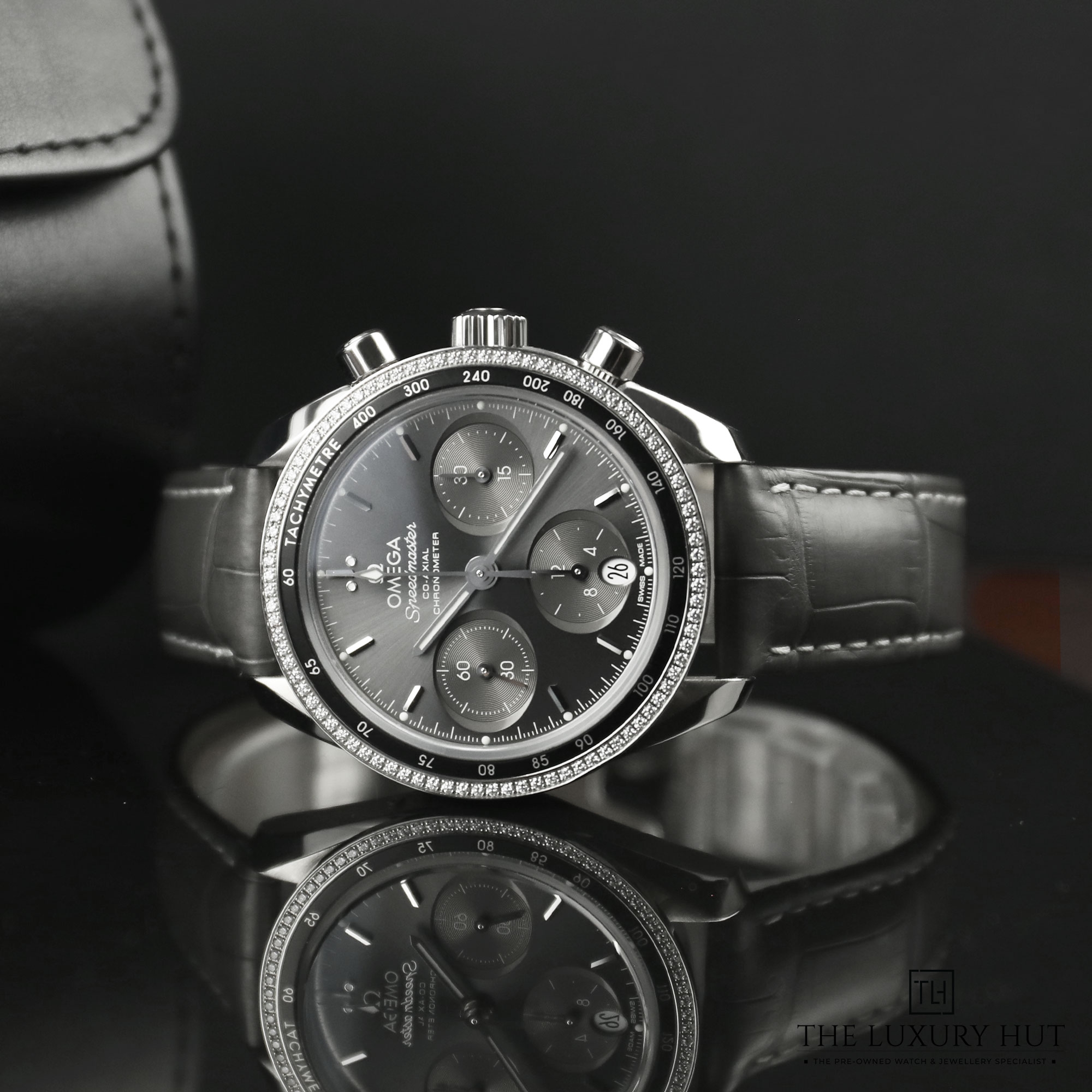 2024/08/Omega_Speedmaster_Co-Axial_Steel_Grey_LB334-c.jpg