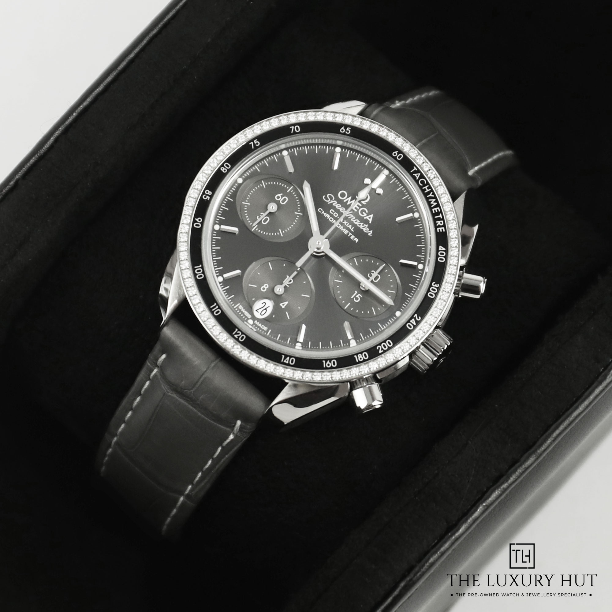 2024/08/Omega_Speedmaster_Co-Axial_Steel_Grey_LB334-f.jpg