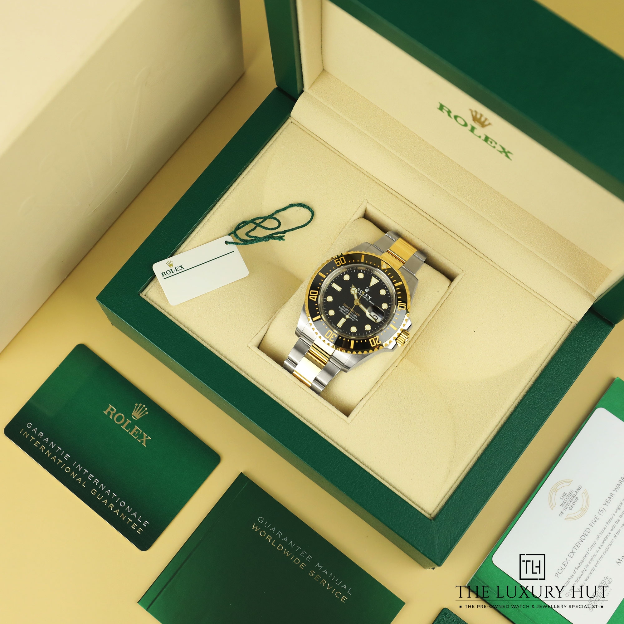 2024/08/Rolex_Sea-Dweller_Bi-Metal_43mm_Black_51007-f.jpg
