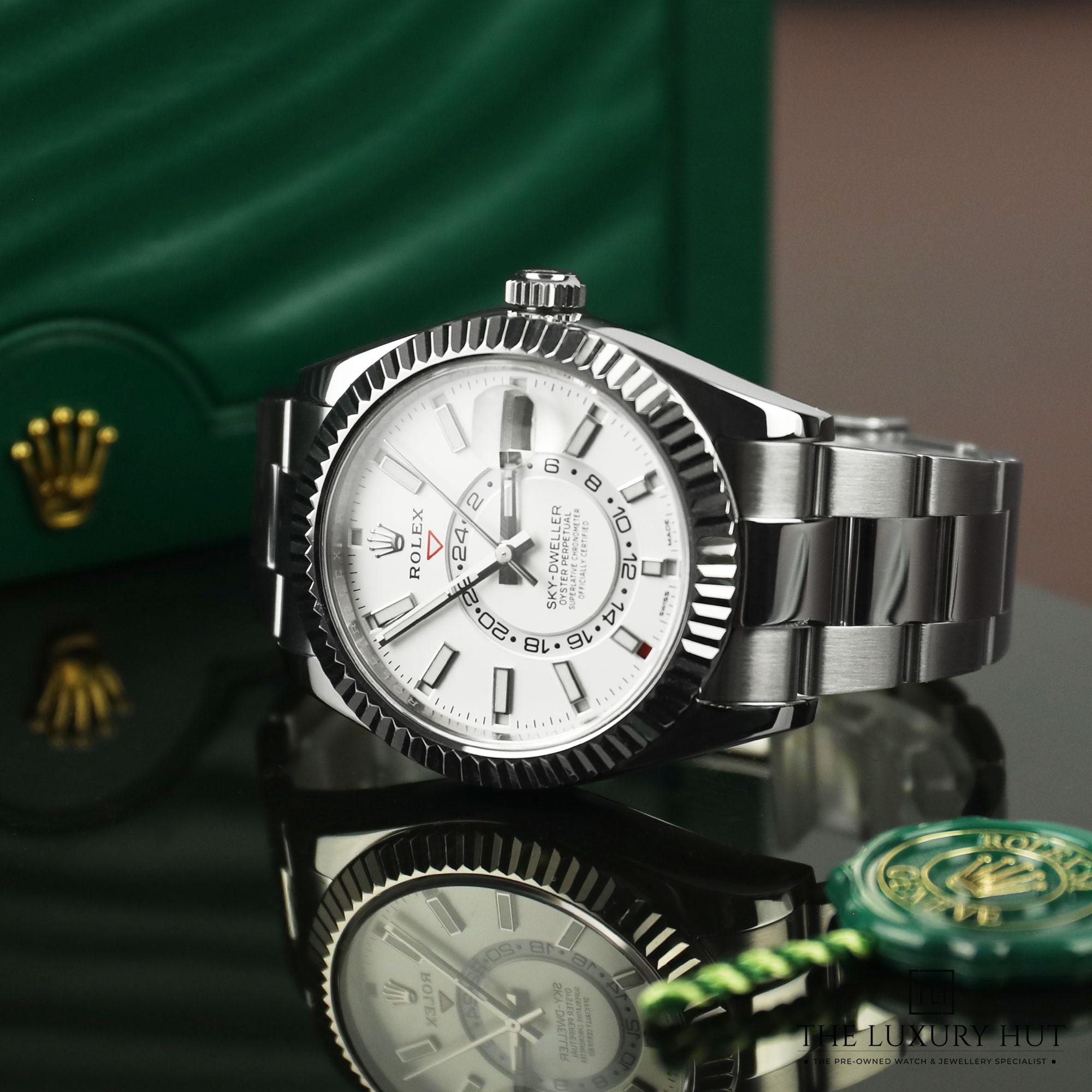 2024/08/Rolex_Sky-Dweller_Steel_42_White_Dial_LB316-c.jpg