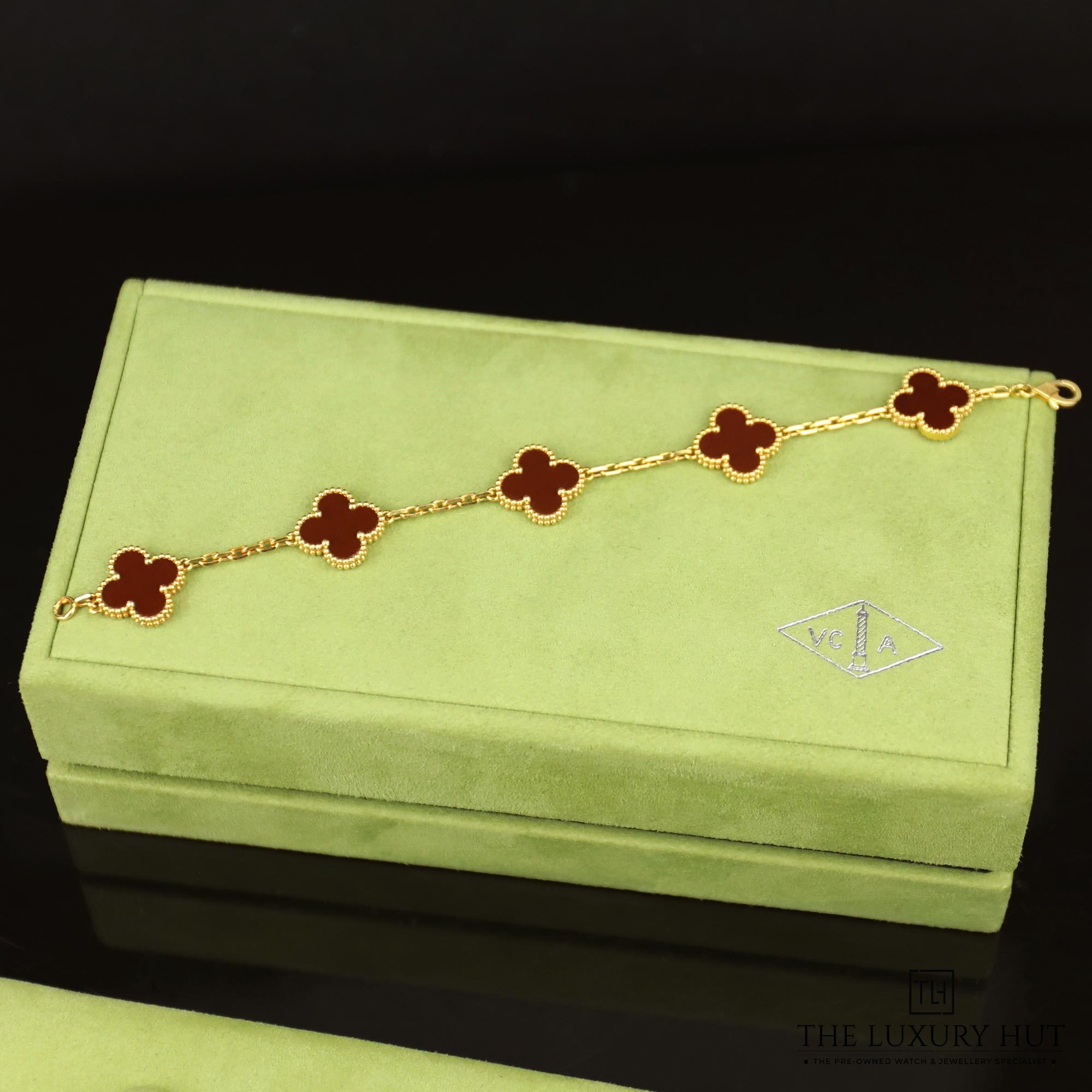 2024/08/Van_Cleef_Alhambra_5-Carnelian_Bracelet_51073-b.jpg