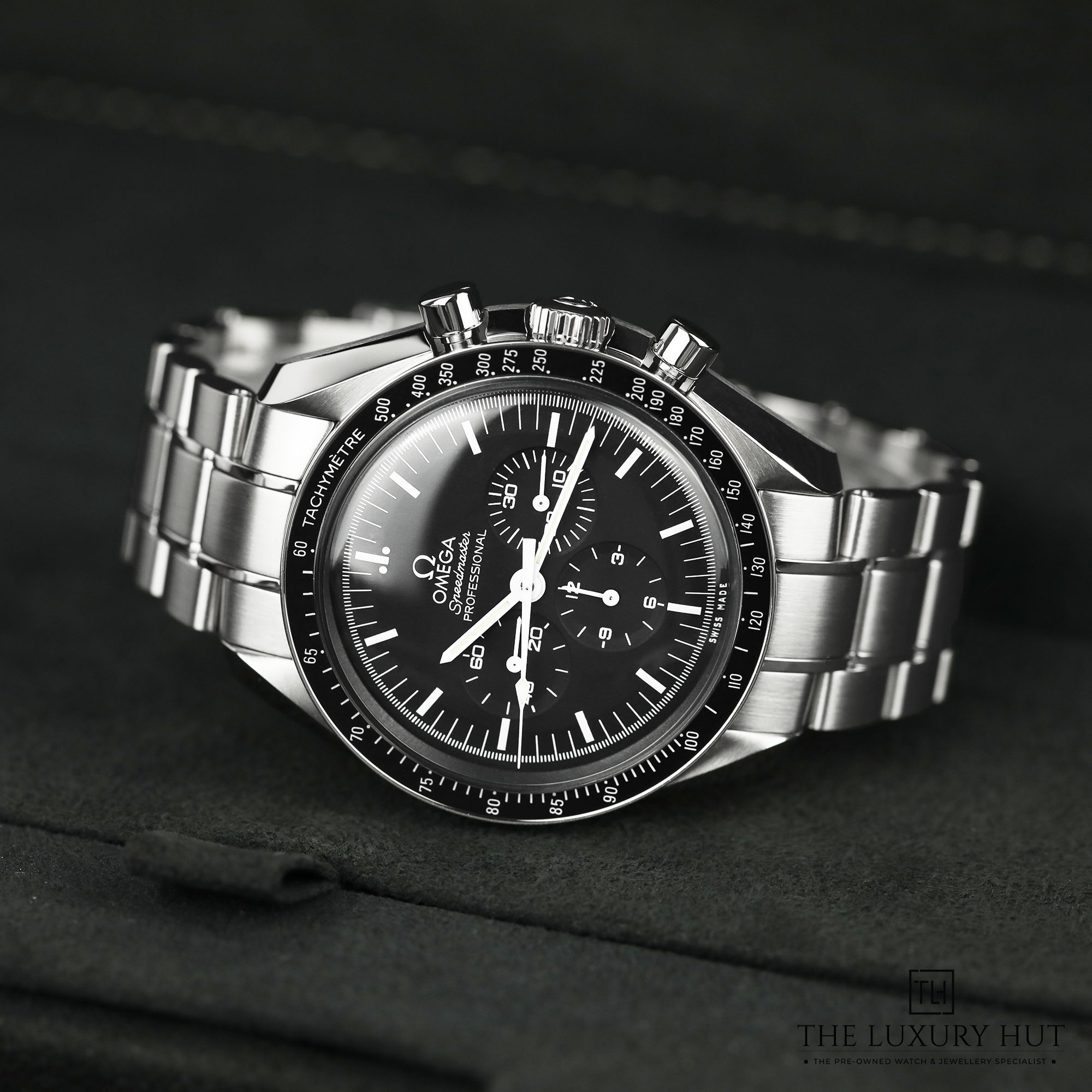2024/09/Omega_Speedmaster_Moonwatch_Black_51093-c.jpg