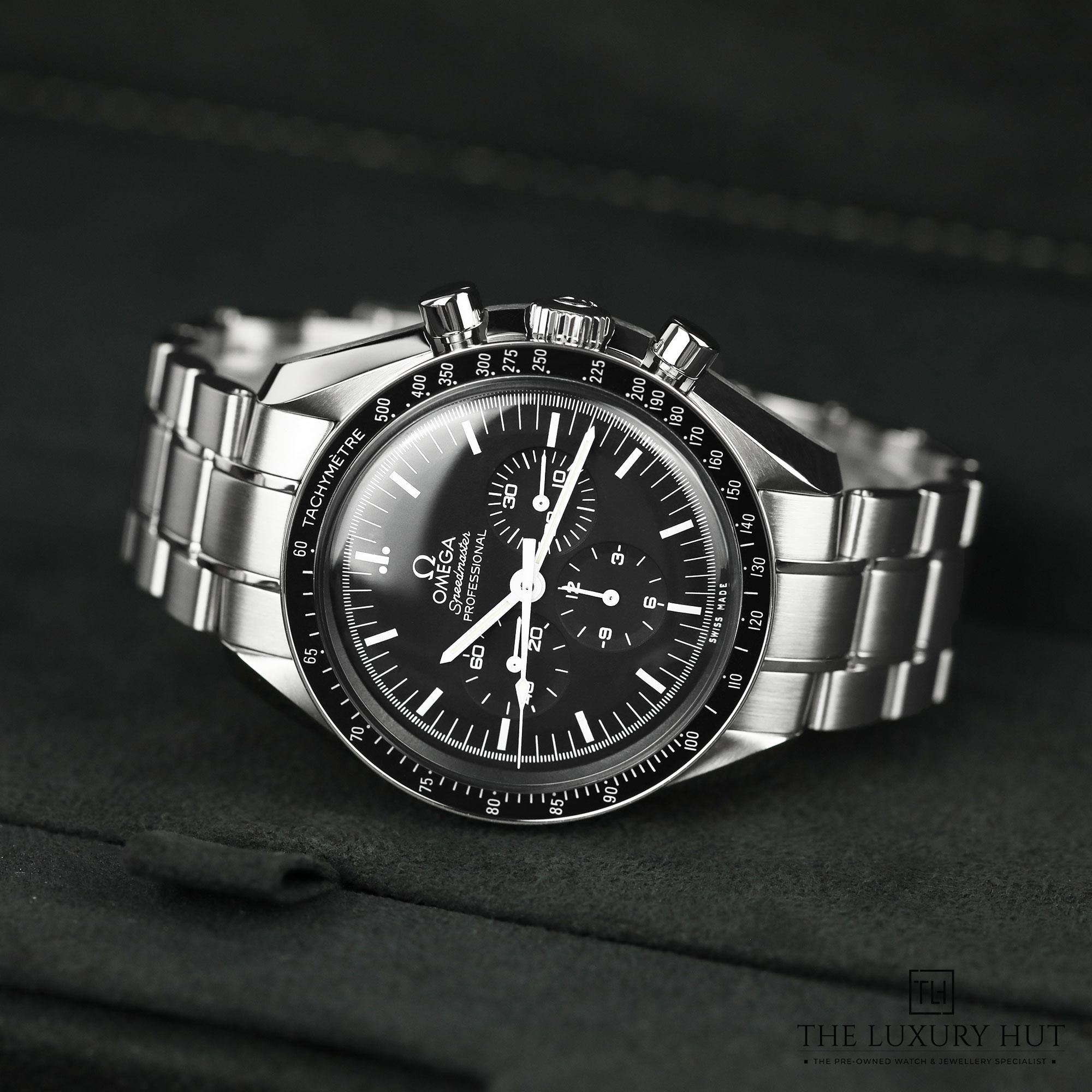 2024/09/Omega_Speedmaster_Moonwatch_Black_51093-c.jpg