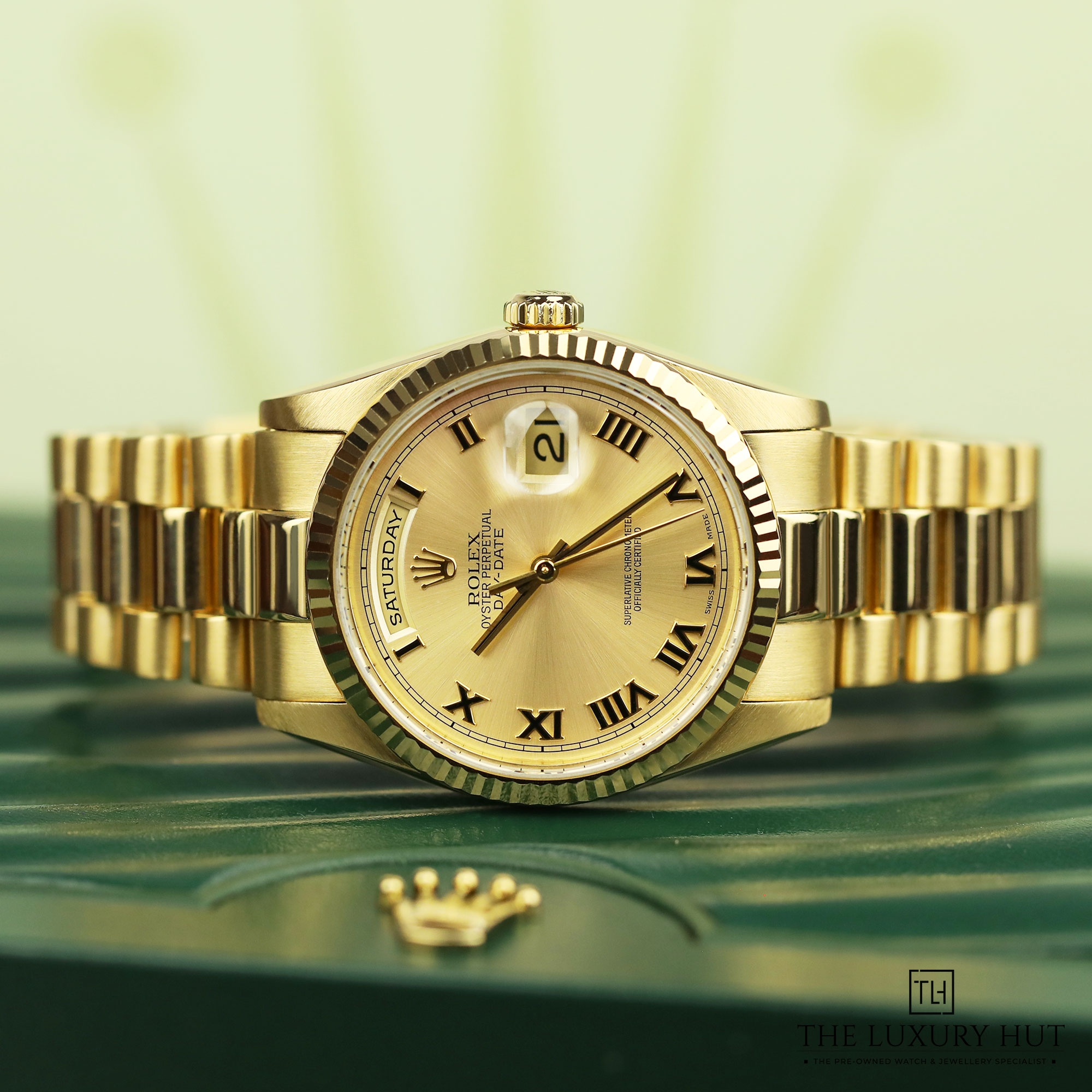2024/09/Rolex_Day-Date_Yellow_Gold_Sunburst_50985-c.jpg
