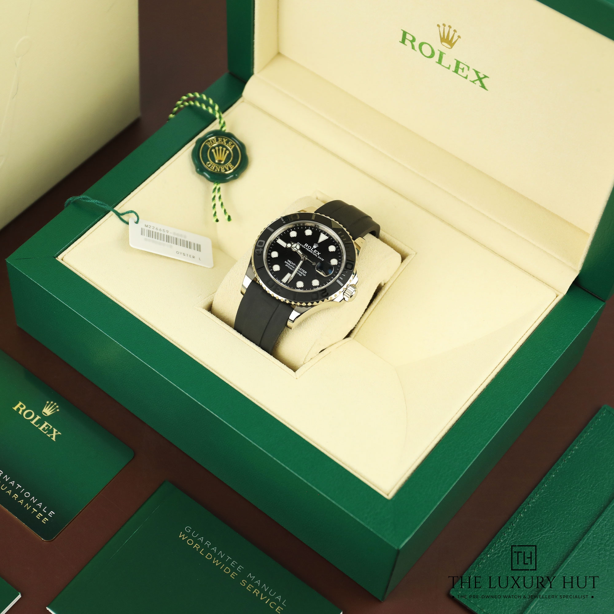 2024/09/Rolex_Yacht-Master_42_White_Gold_Black_51049-f.jpg