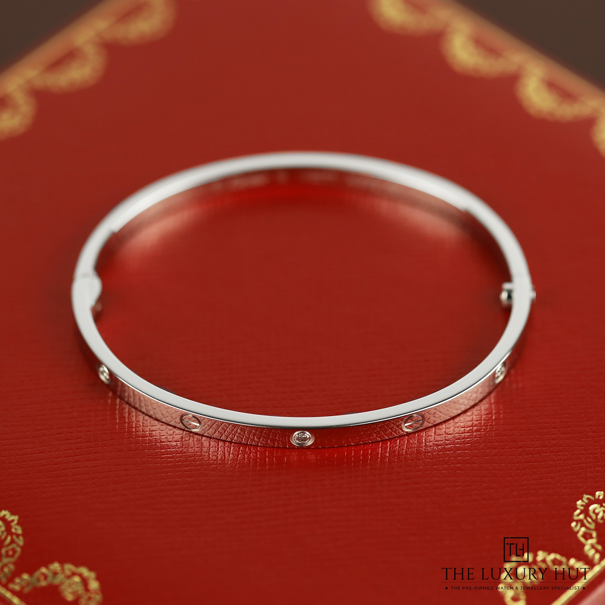 2024/10/Cartier_White_6-Diamonds_Love_Bangle_LB373-d.jpg