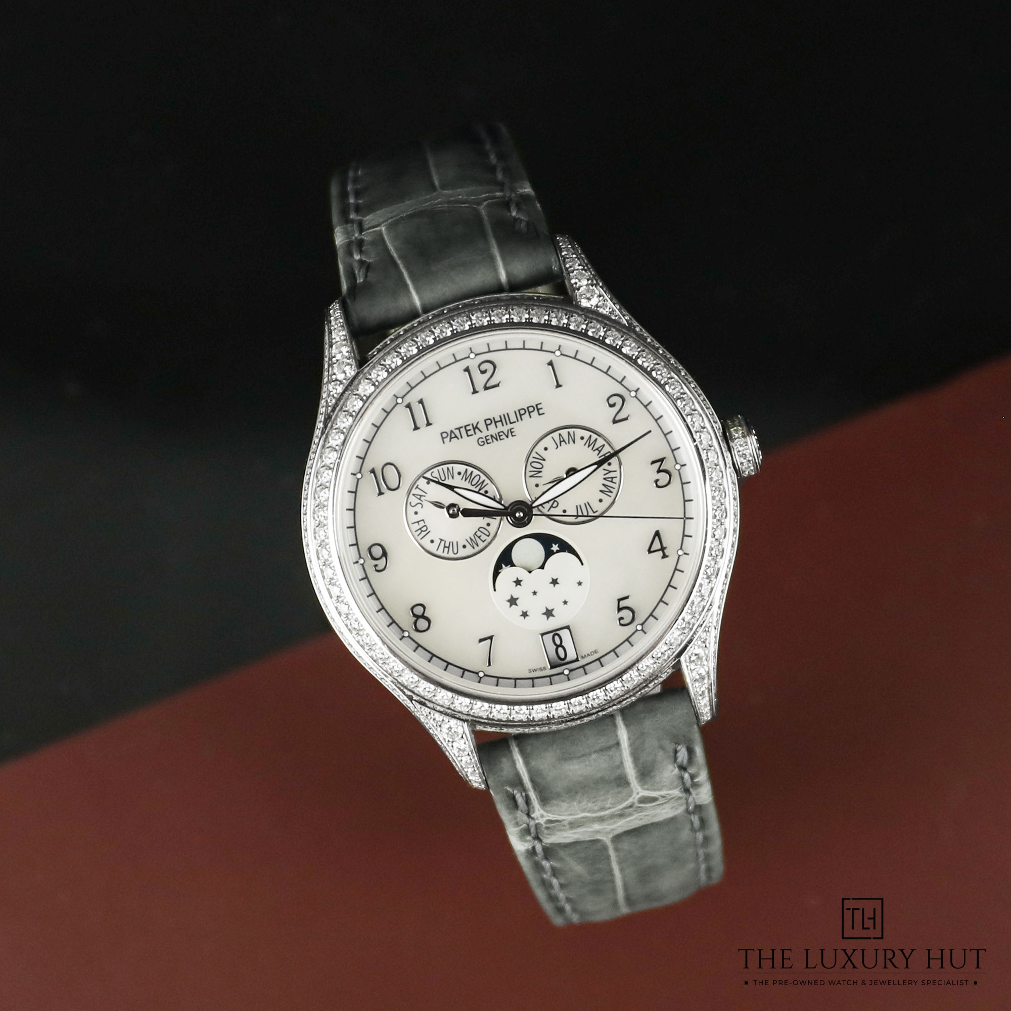 2024/10/Patek_Philippe_Annual_Calendar_Moon_MOP_Update_LB319-bb.jpg
