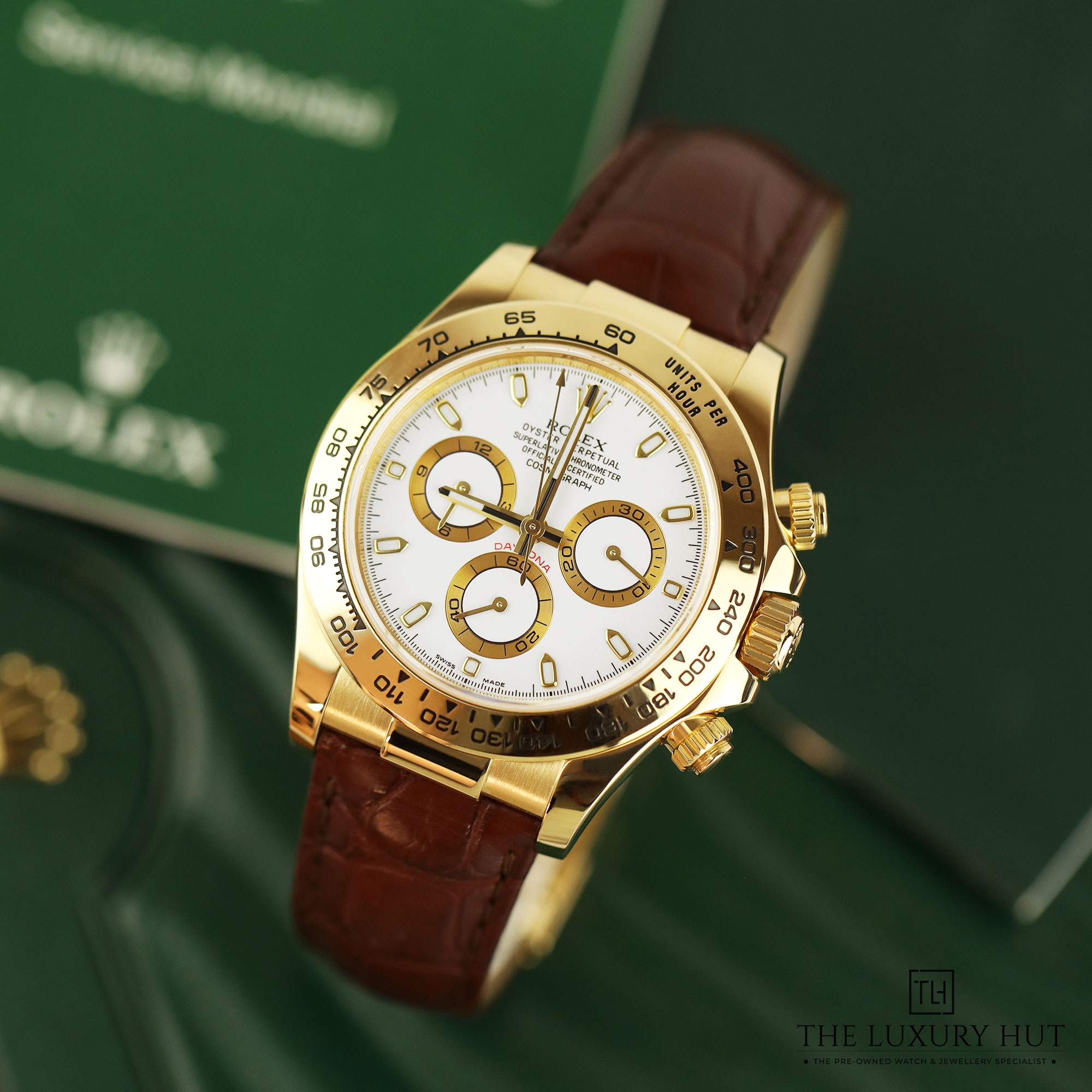 2024/10/Rolex_Daytona_Yellow_Gold_White_APH_51176-b.jpg