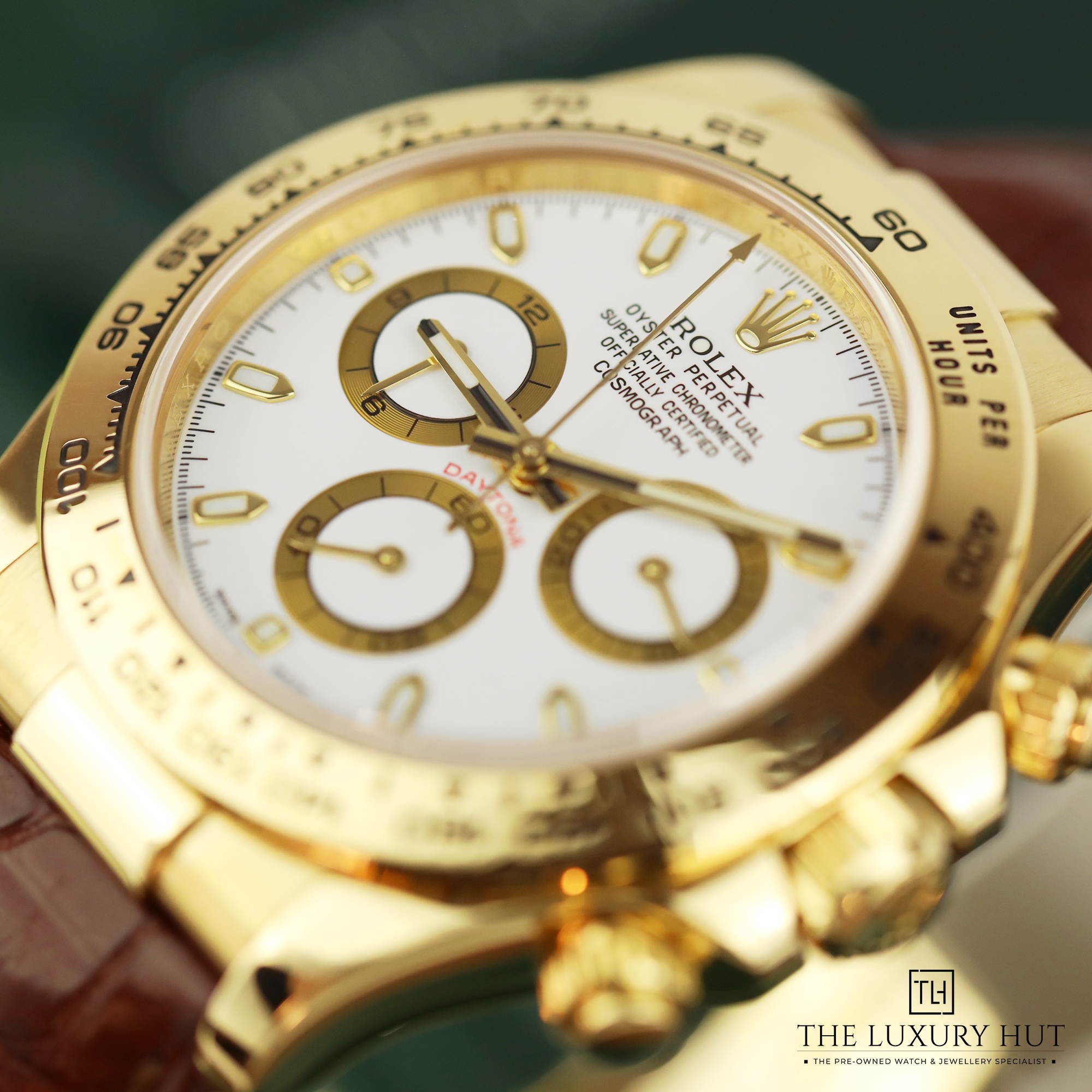 2024/10/Rolex_Daytona_Yellow_Gold_White_APH_51176-h.jpg