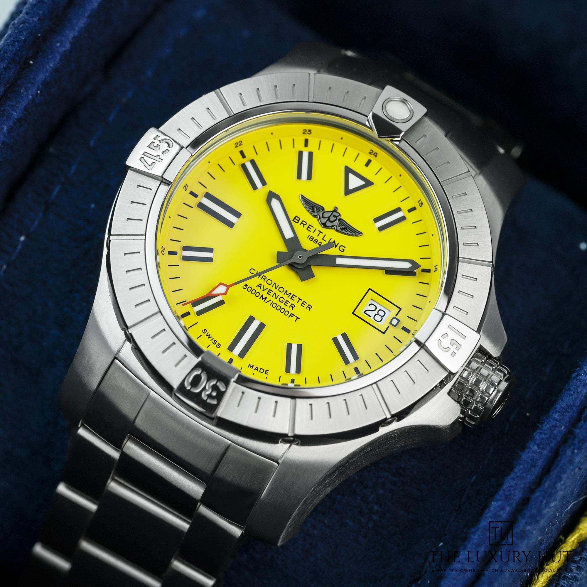 2024/11/Breitling_Avenger_Seawolf_Steel_Yellow_51317-g.jpg