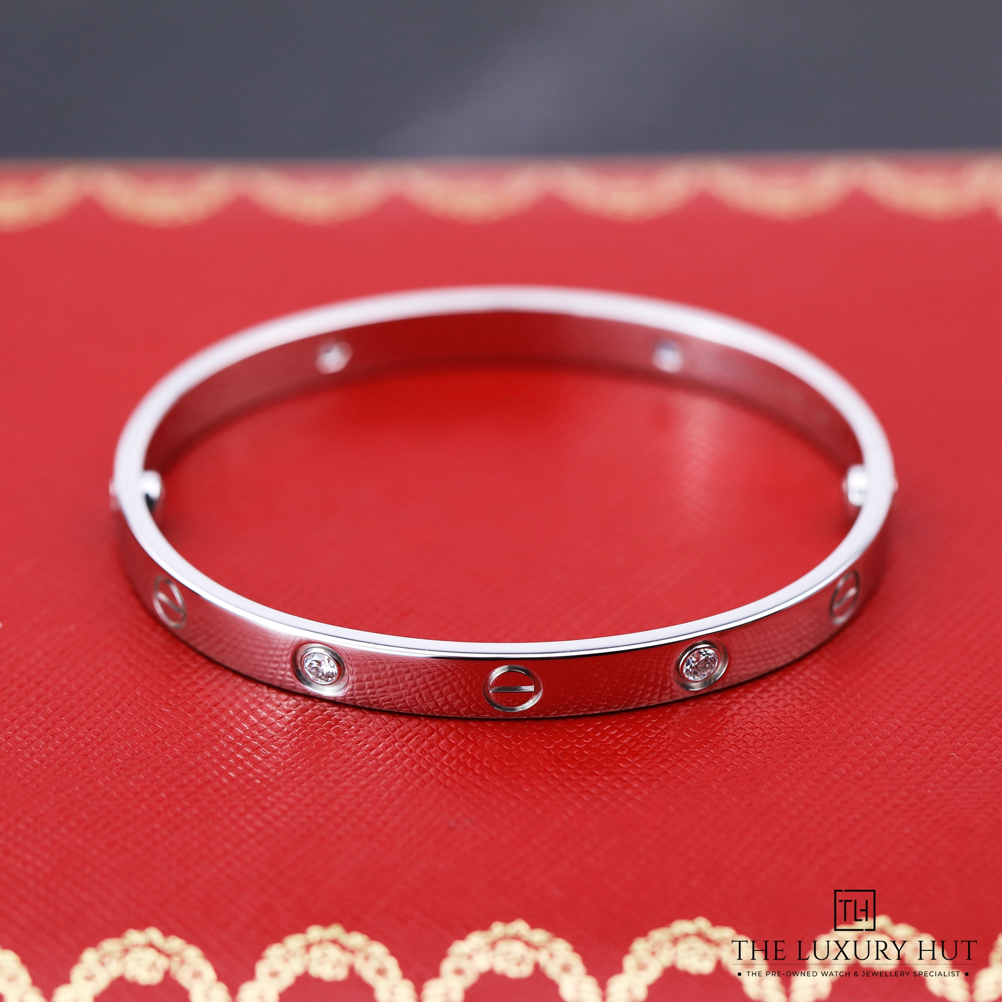 2024/11/Cartier_White_Gold_4-Diamonds_Love_Bangle_51327-d.jpg