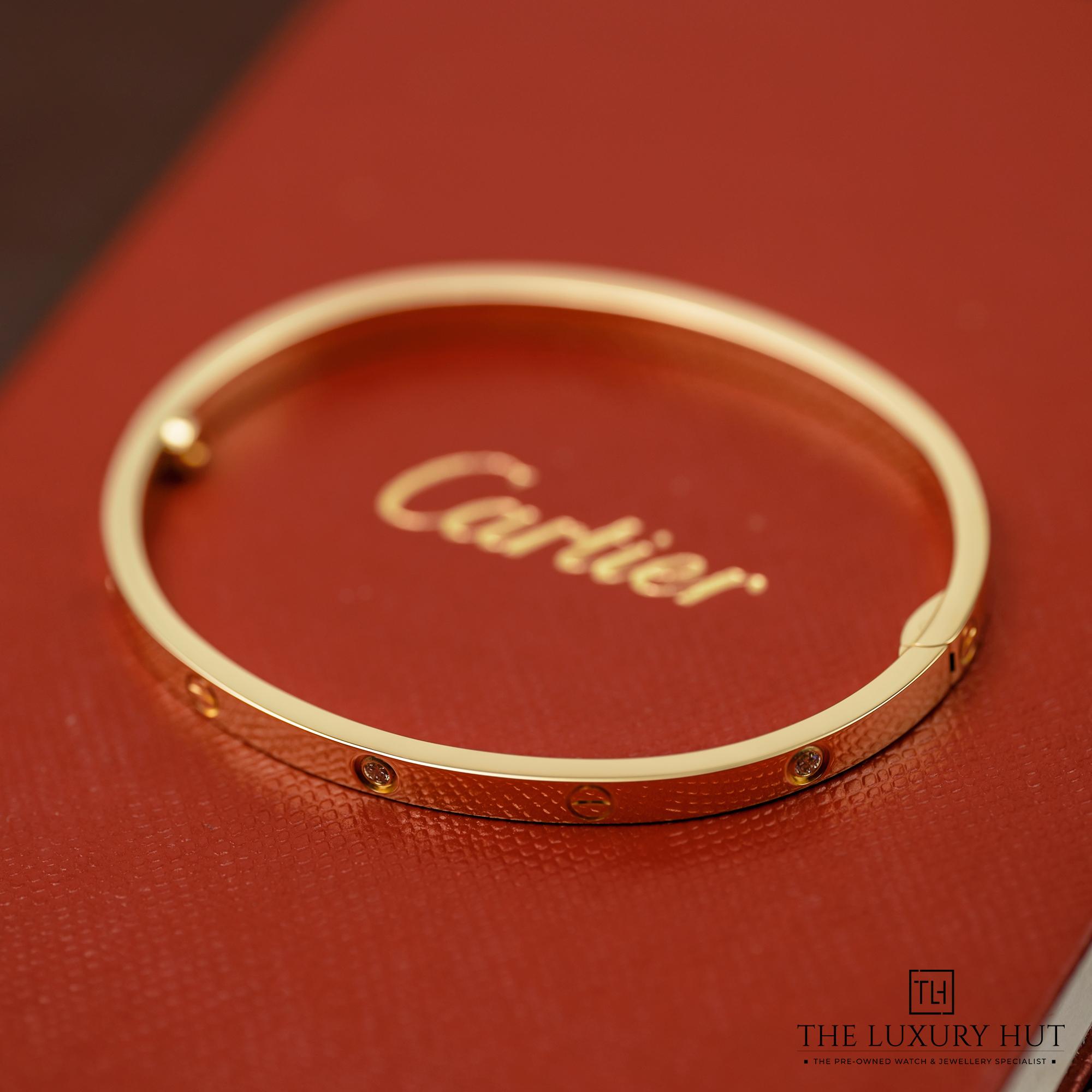 2024/11/Cartier_Yellow_6-Diamond_Love_Bangle_LB424-c.jpg