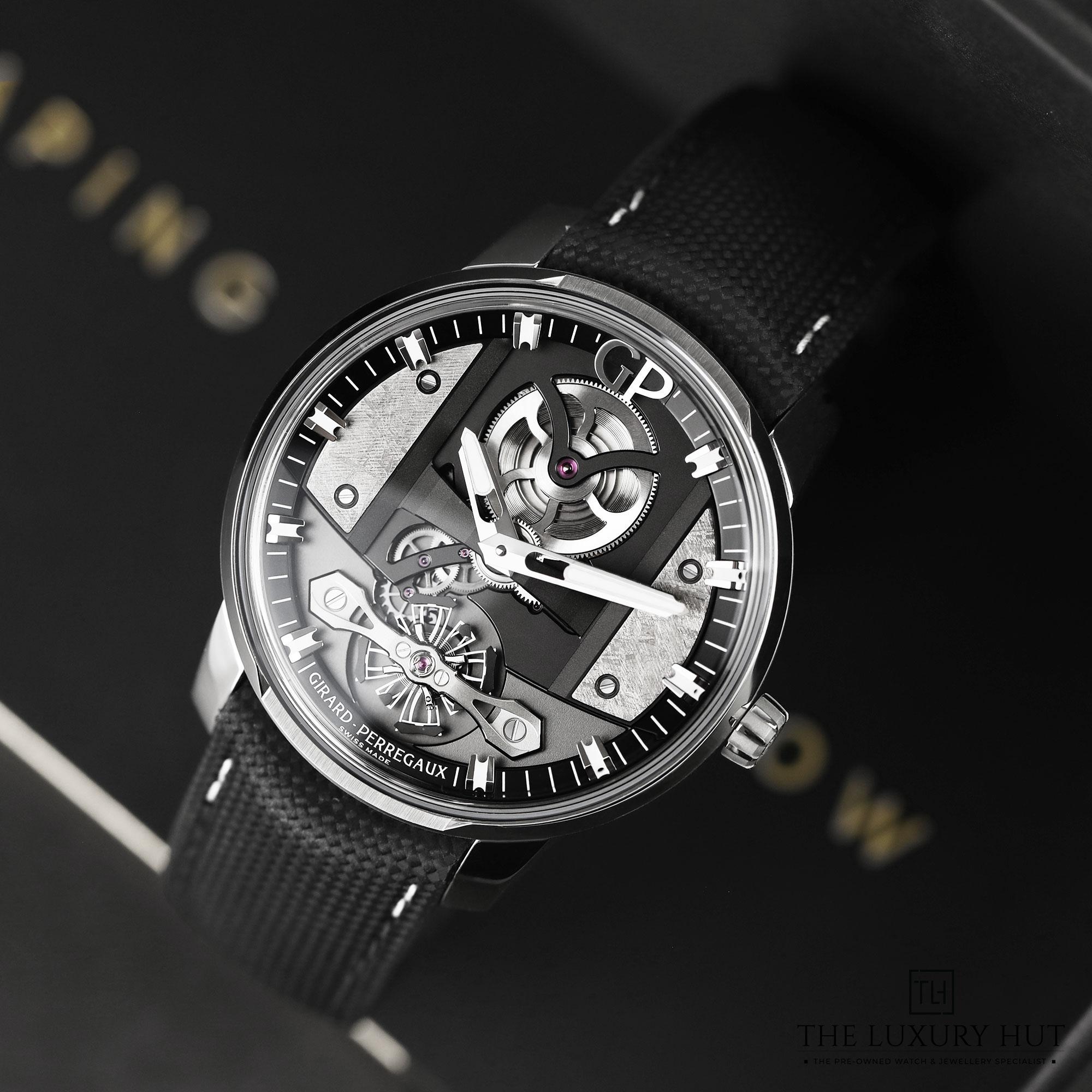 2024/11/Girard_Perregaux_Free_Bridge_Meteorite_51257b.jpg