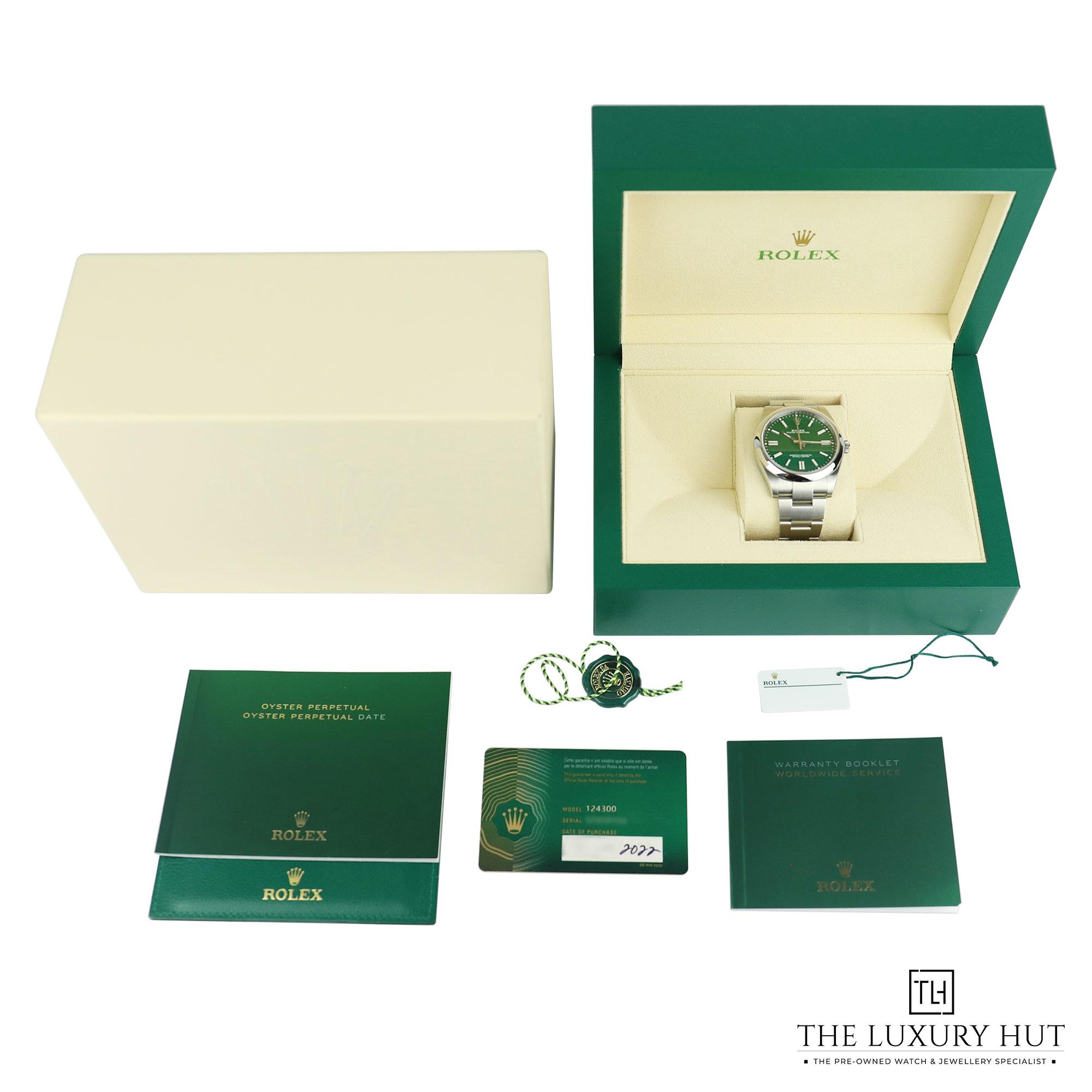 2024/11/Rolex_Oyster_Perpetual_41mm_Green_Dial_LB400-g.jpg