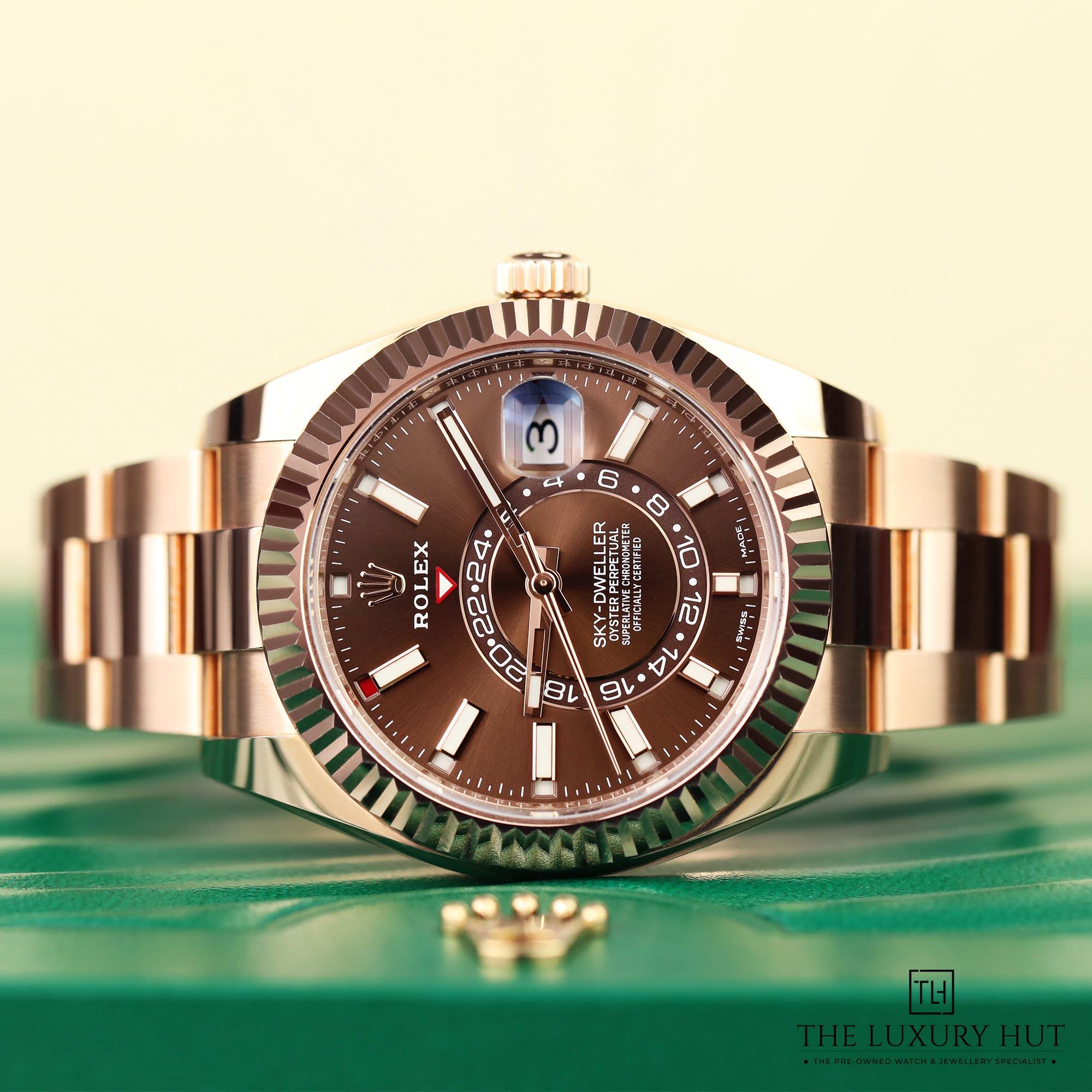 2024/11/Rolex_Sky-Dweller_Rose_Gold_Chocolate_LB409-c.jpg