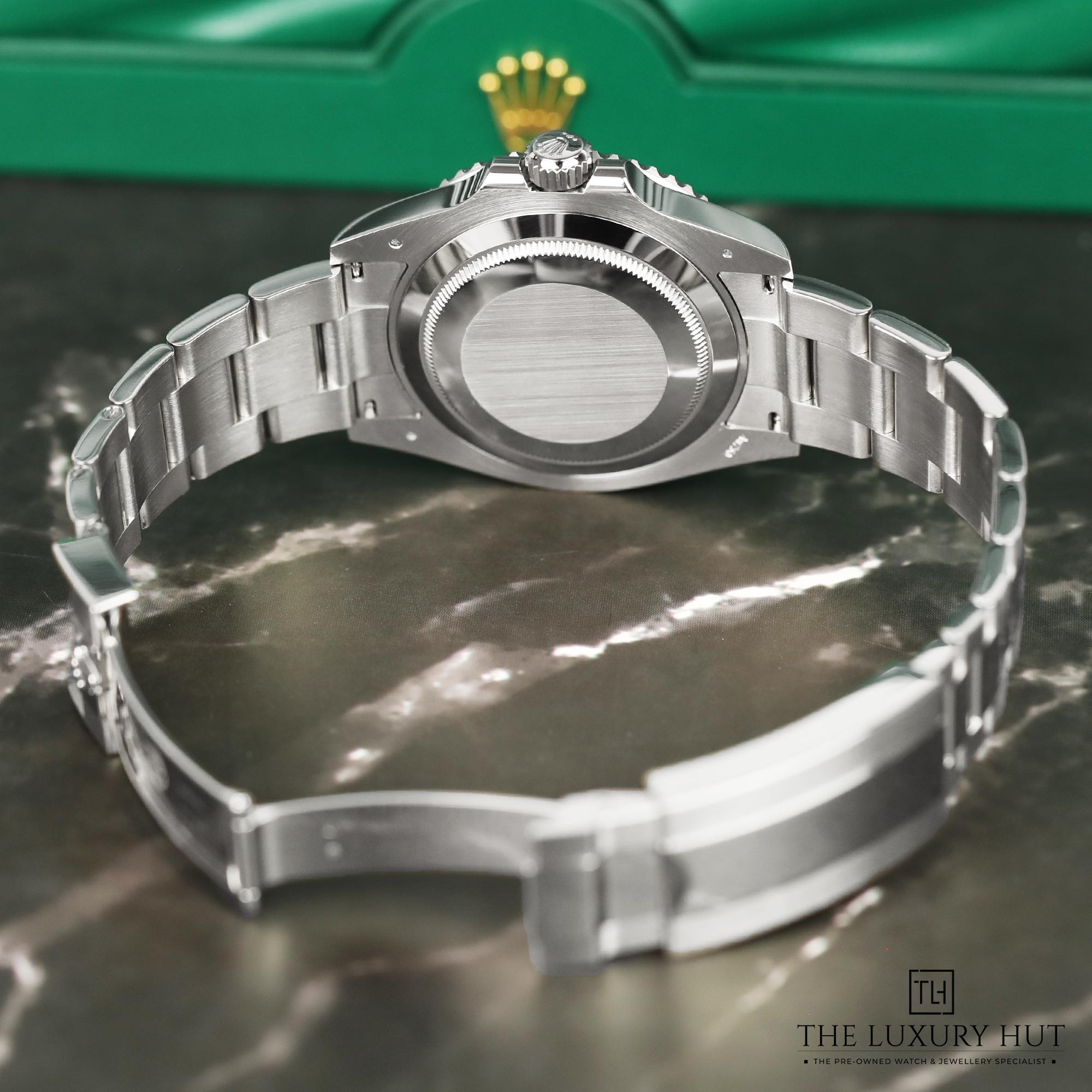 2024/11/Rolex_Submariner_Date_White_Gold_Black_LB408-d.jpg