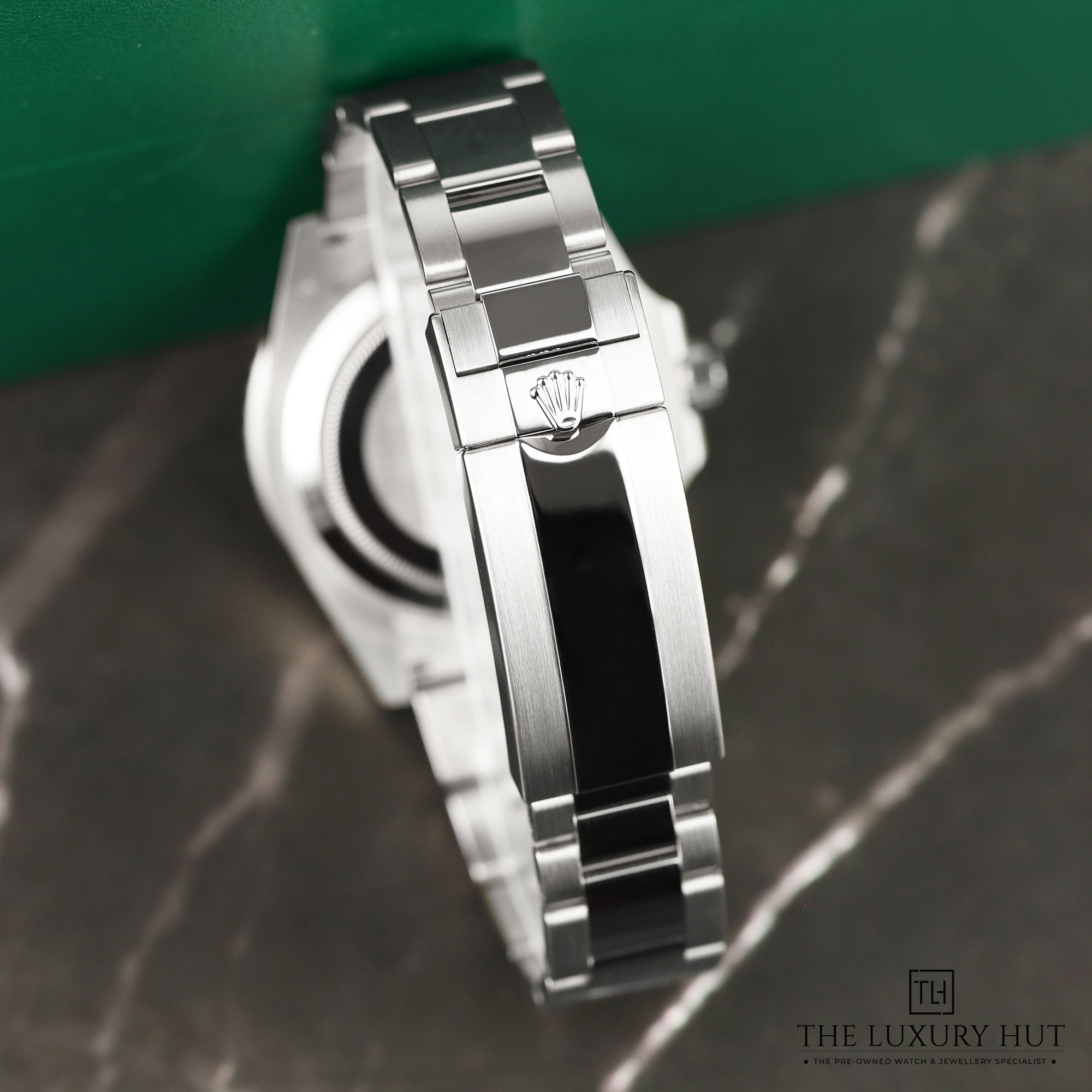 2024/11/Rolex_Submariner_Date_White_Gold_Black_LB408-e.jpg