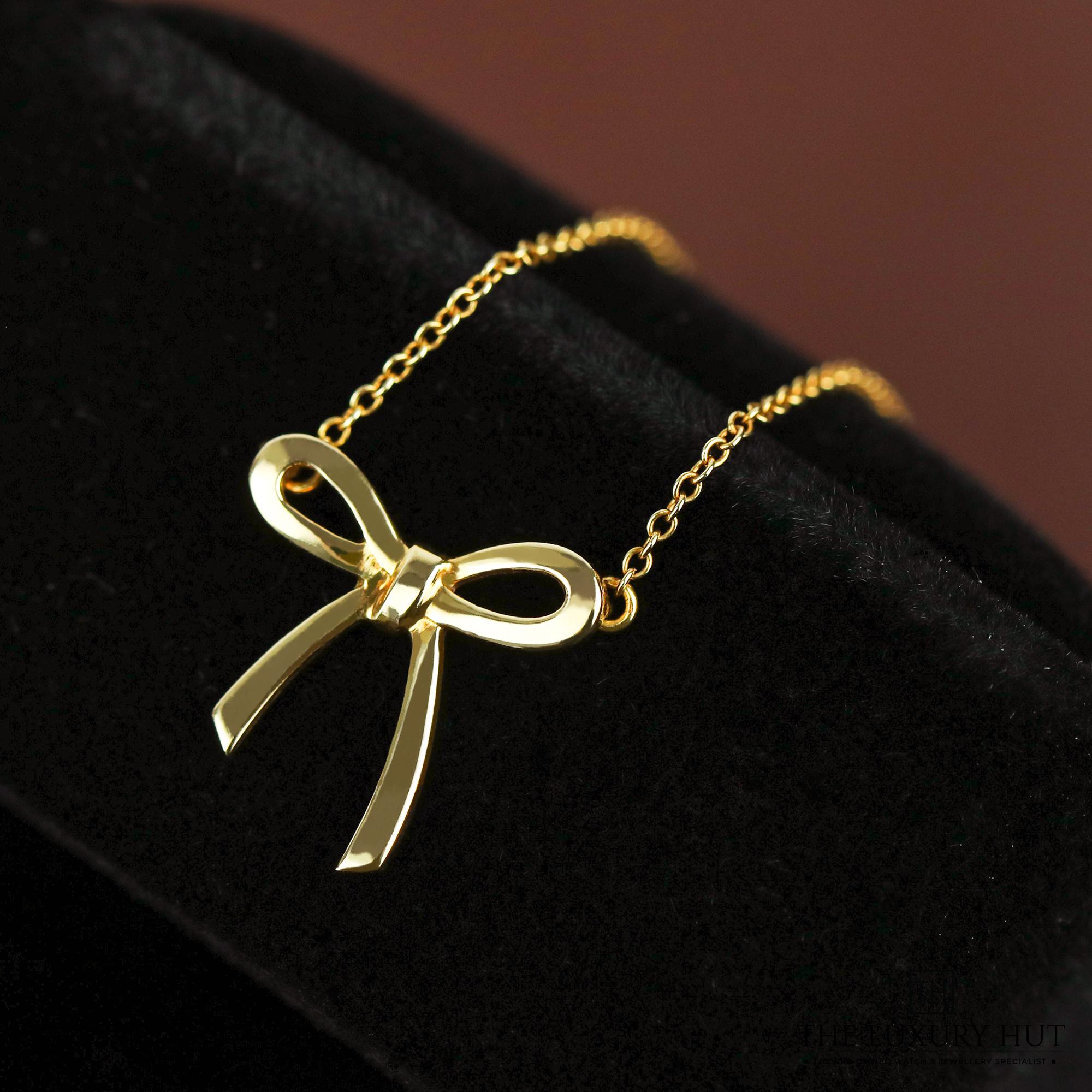 2024/11/Tiffany_Yellow_Gold_Ribbon_Pendant_LB398-d.jpg