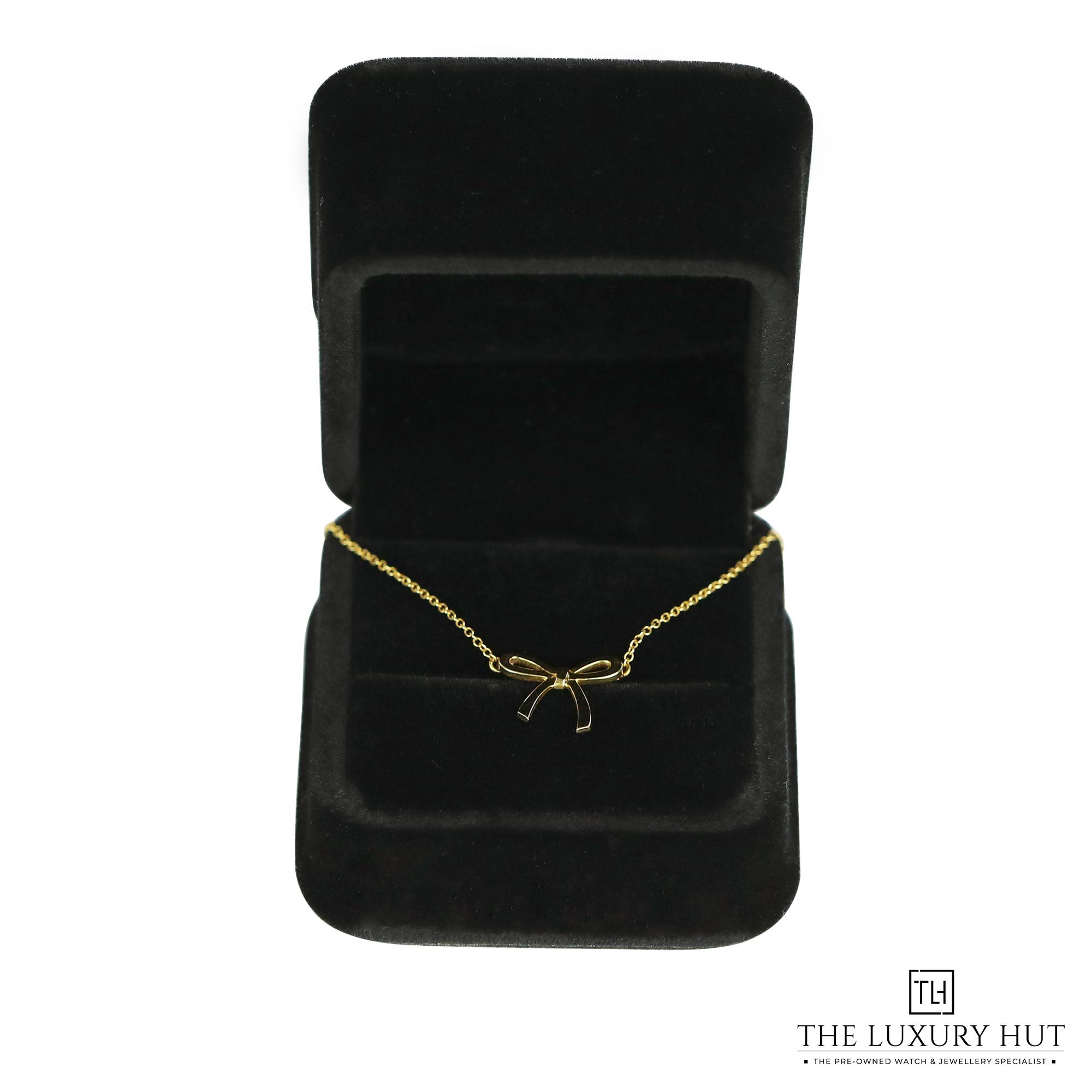 2024/11/Tiffany_Yellow_Gold_Ribbon_Pendant_LB398-f.jpg