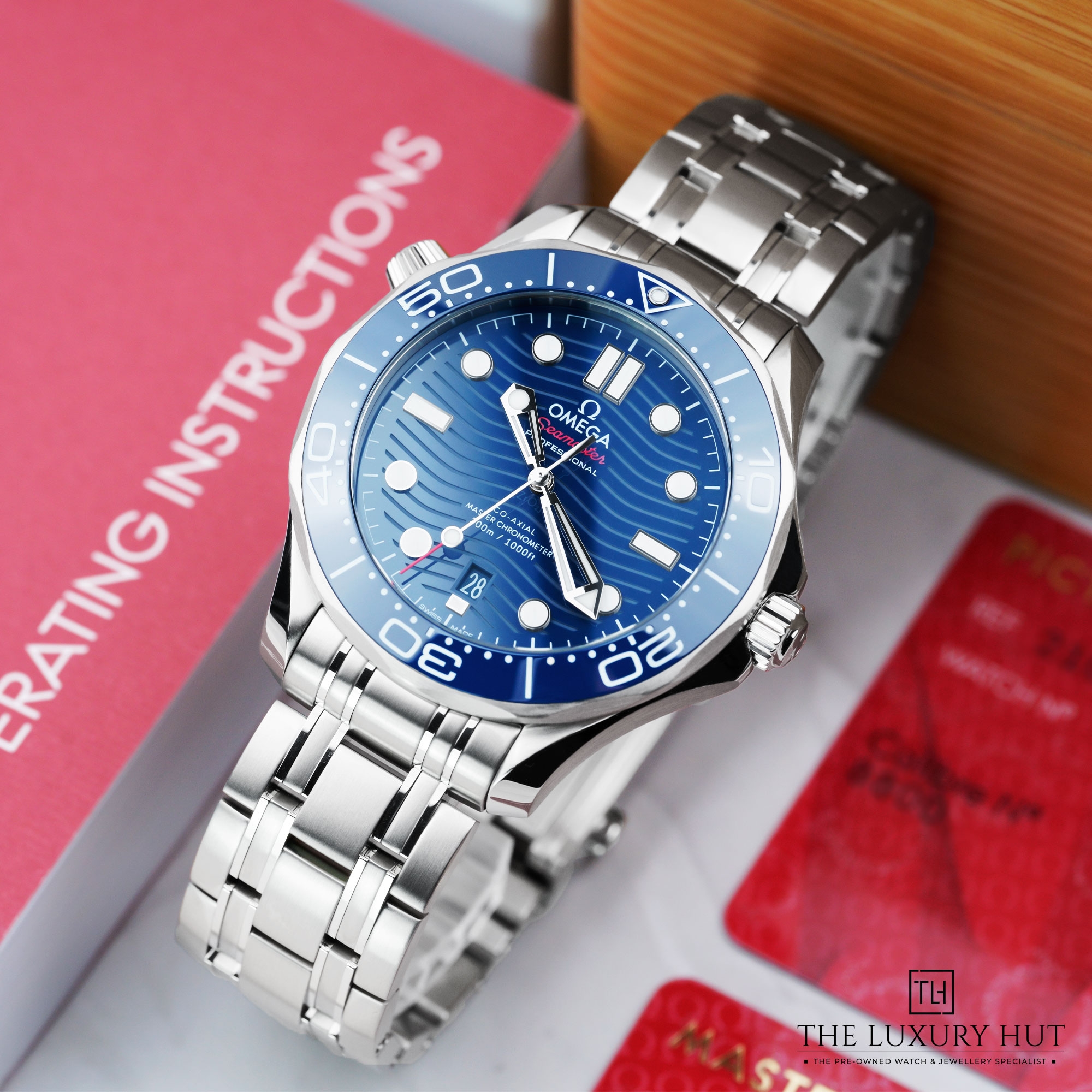 2024/12/Omega_Seamaster_Diver_Steel_42mm_Blue_51354-b.jpg