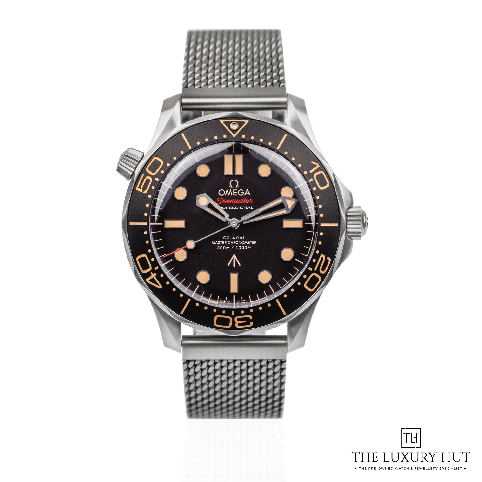 2024/12/Omega_Seamaster_James_Bond_Titanium_LB438-a.jpg