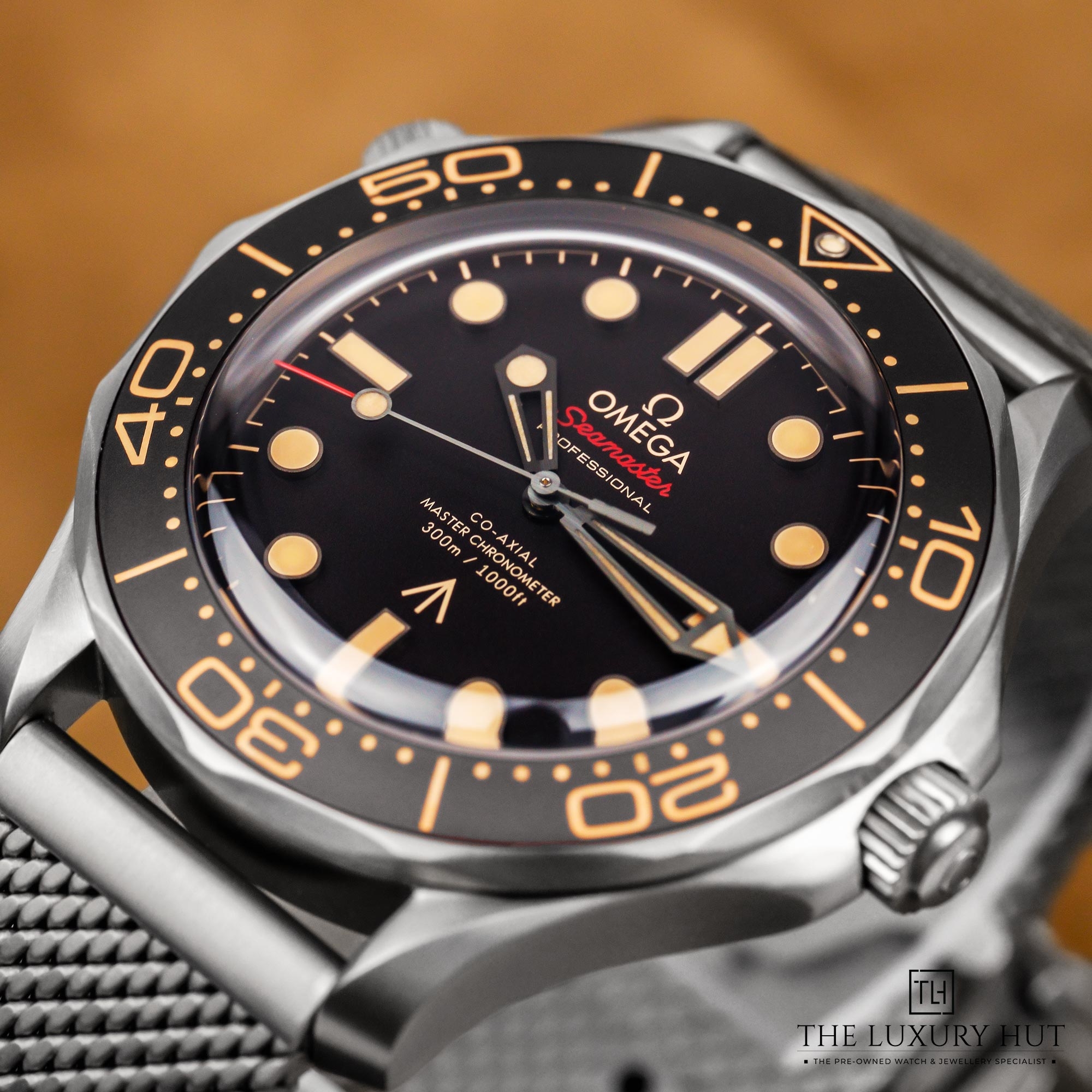 2024/12/Omega_Seamaster_James_Bond_Titanium_LB438-e.jpg