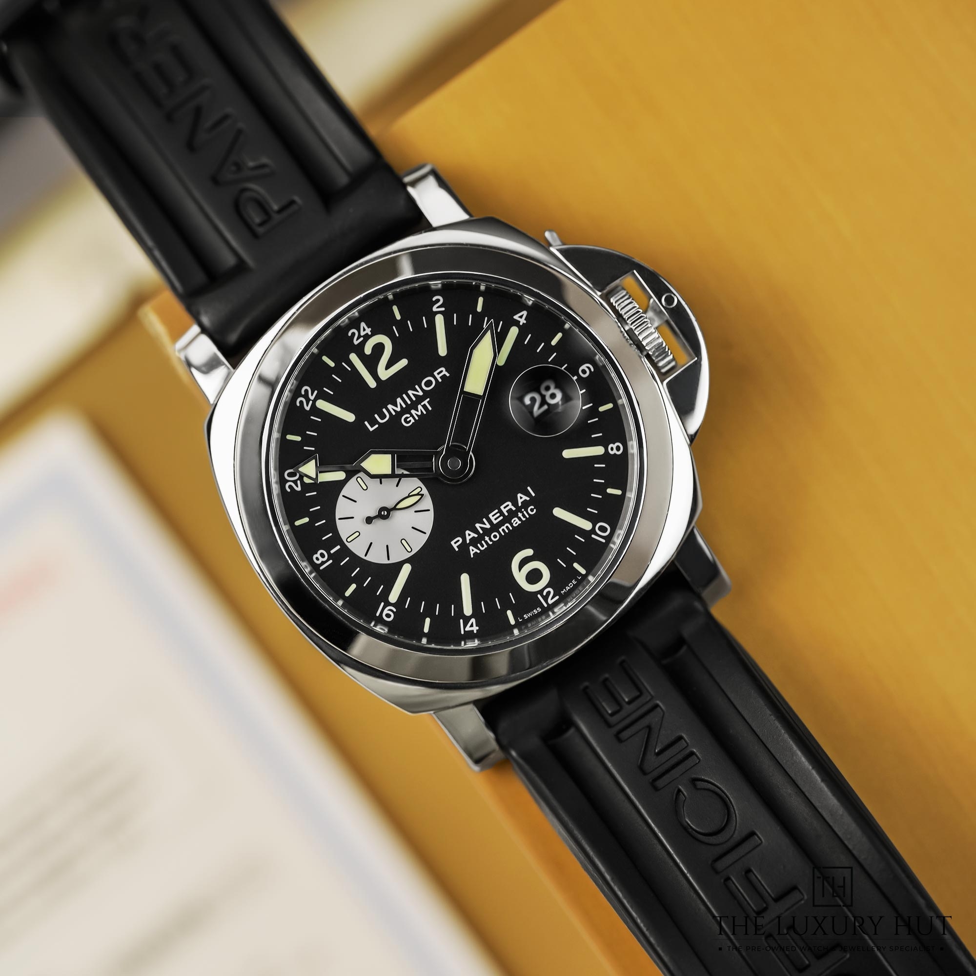 2024/12/Panerai_Luminor_GMT_Steel_Black_Dial_51276-f.jpg