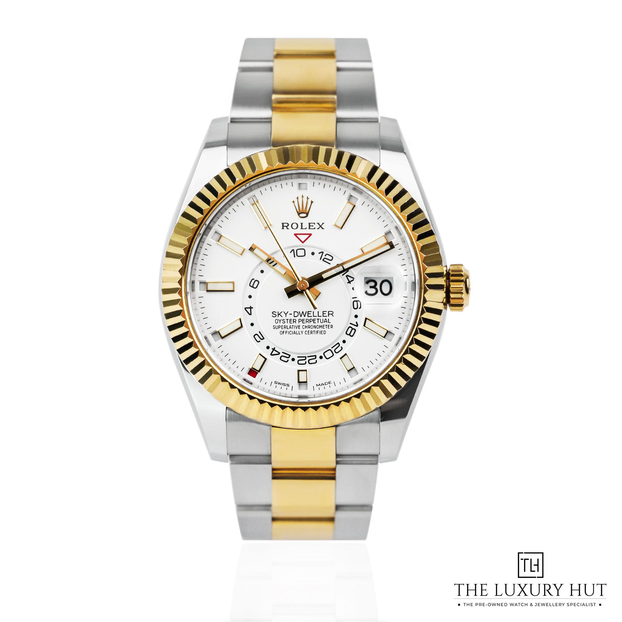 2024/12/Rolex_Sky-Dweller_Bi-Metal_42_White_Dial_51357-a.jpg