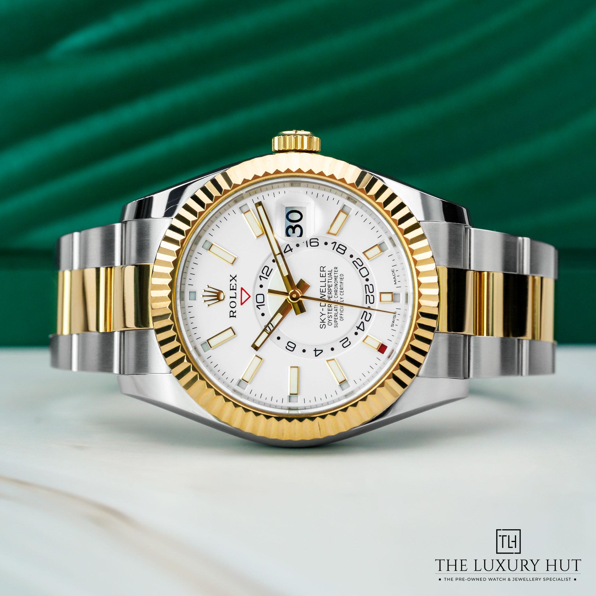 2024/12/Rolex_Sky-Dweller_Bi-Metal_42_White_Dial_51357-c.jpg