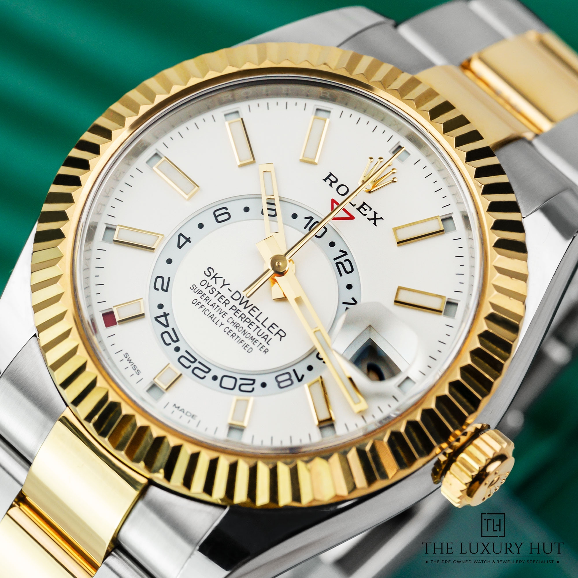 2024/12/Rolex_Sky-Dweller_Bi-Metal_42_White_Dial_51357-e.jpg