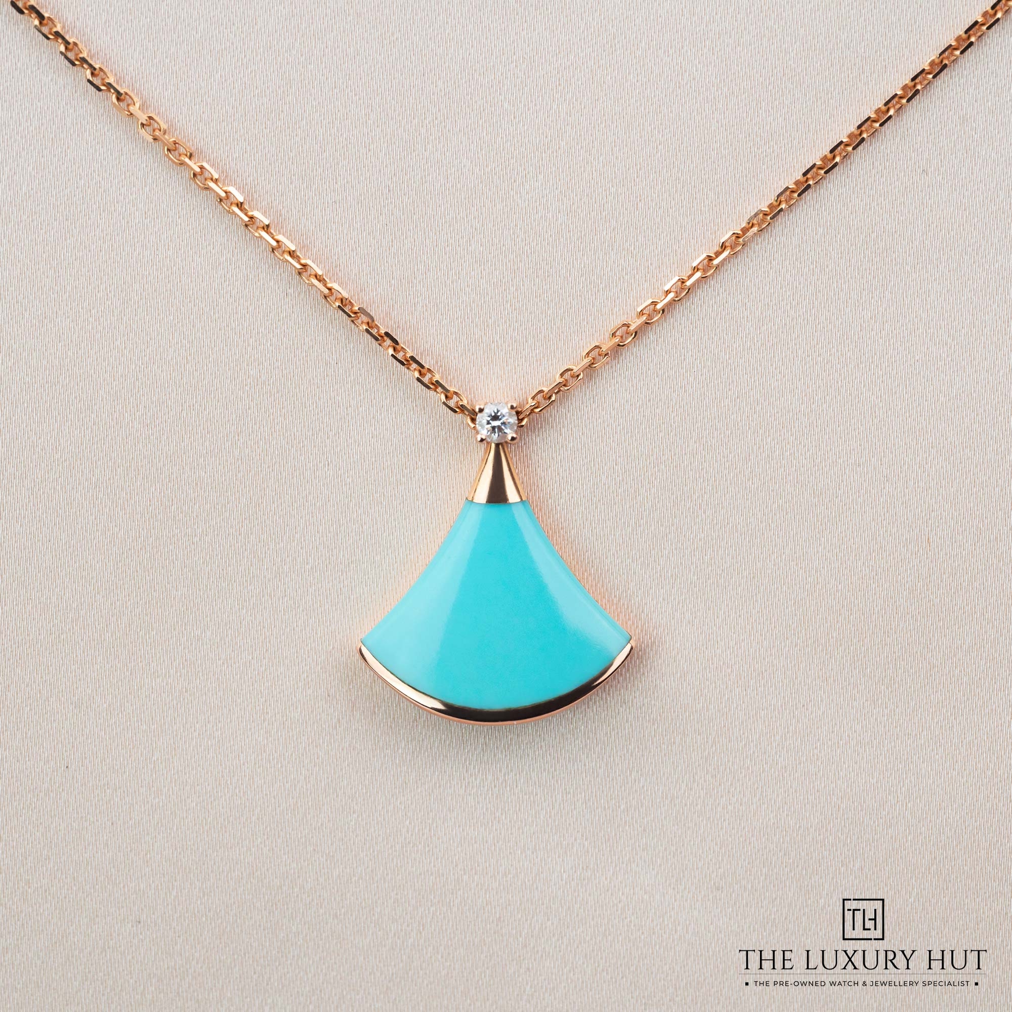 2025/01/Bvlgari_Rose_Turquoise_Divas_Necklace_51407-c.jpg